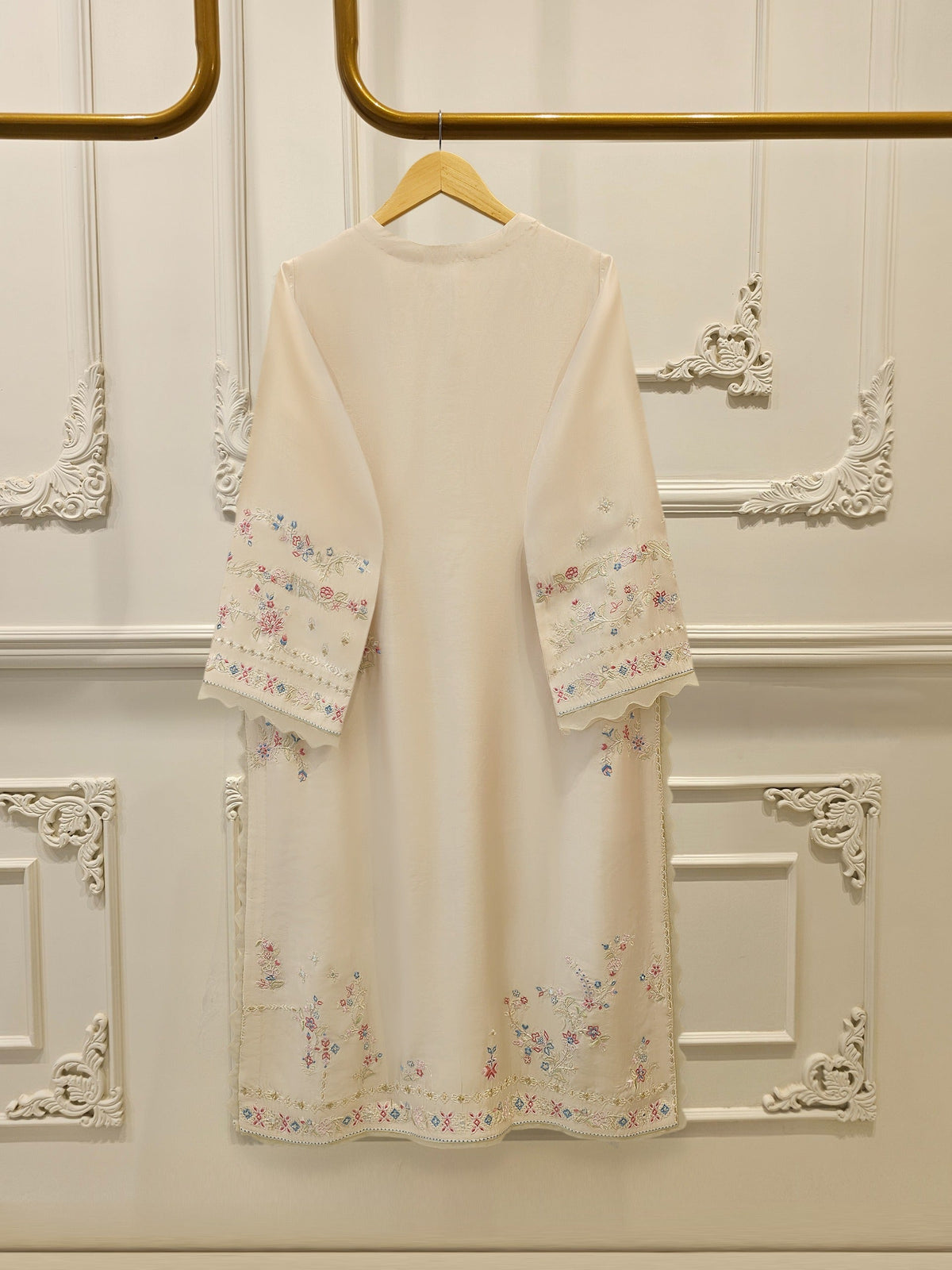 3 Piece- Pure Sheesha Silk Embroidered Suit S114942