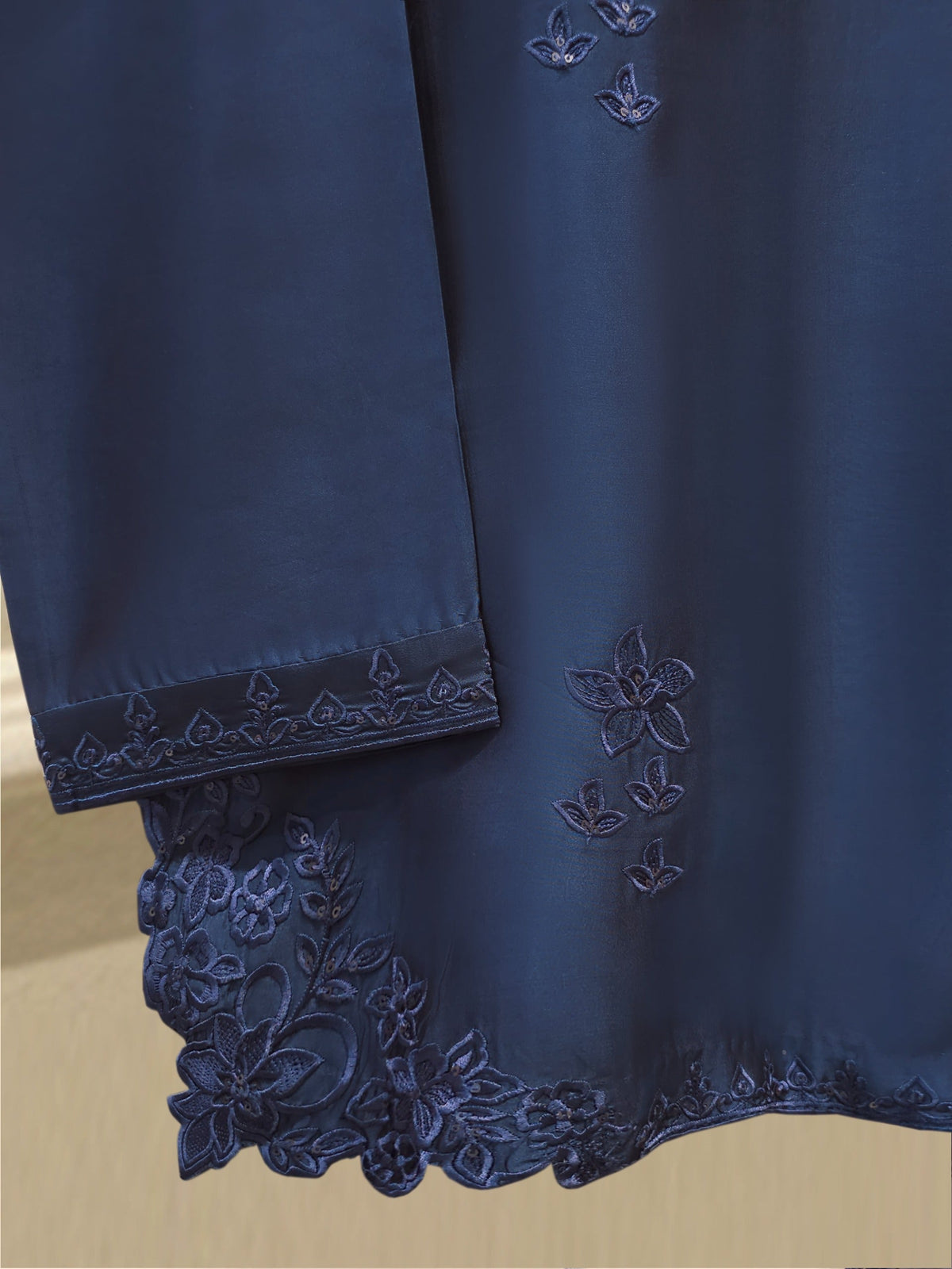 3 Piece- Pure Sheesha Silk Embroidered Suit S114947