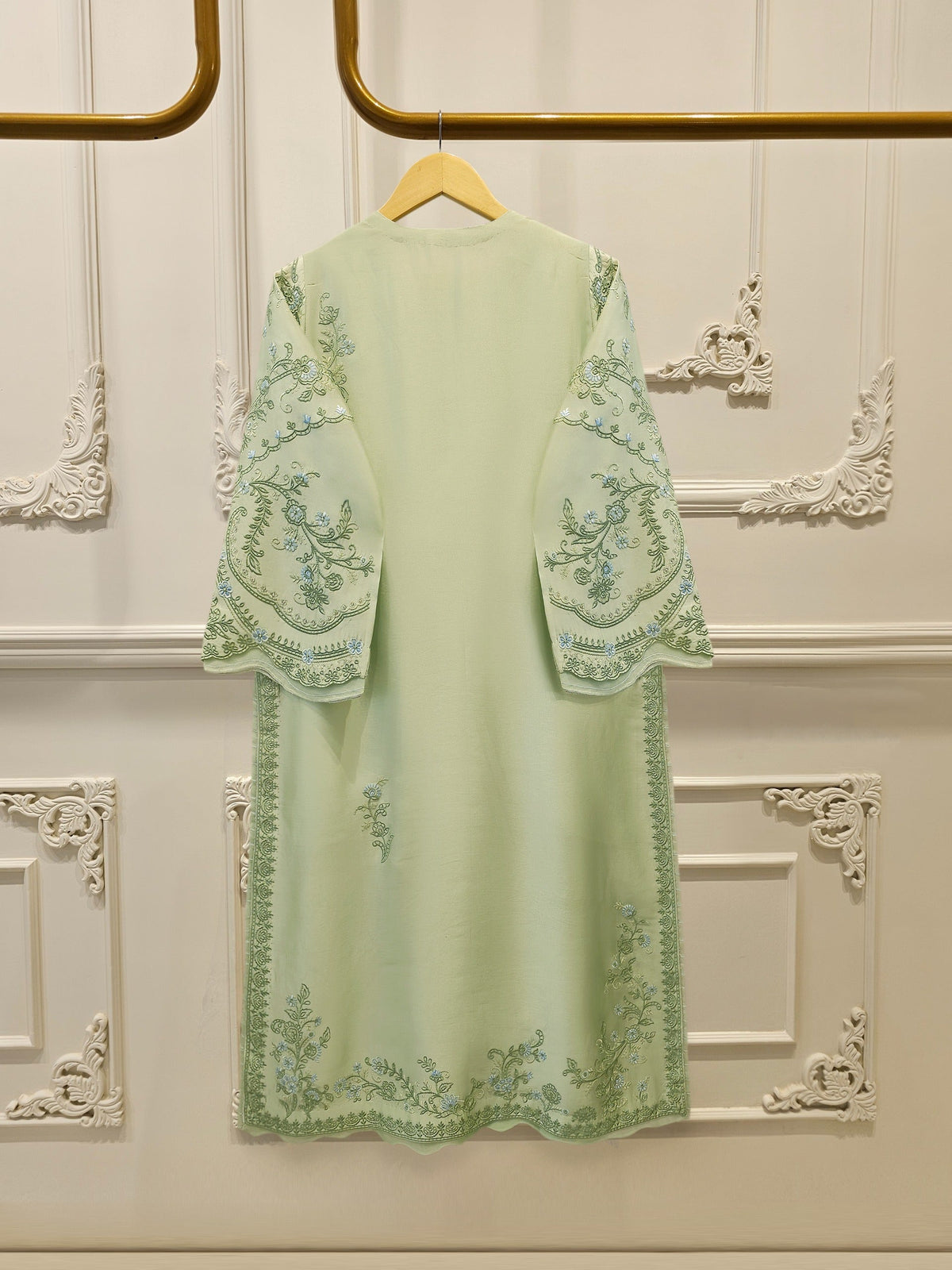 3 Piece- Pure Sheesha Silk Embroidered Suit S115038
