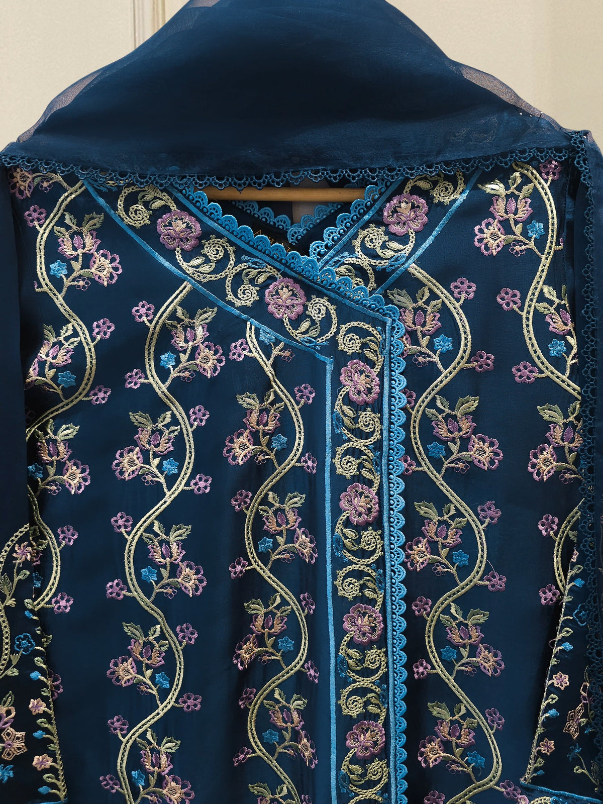 3 Piece- Pure Sheesha Silk Embroidered Suit S115078