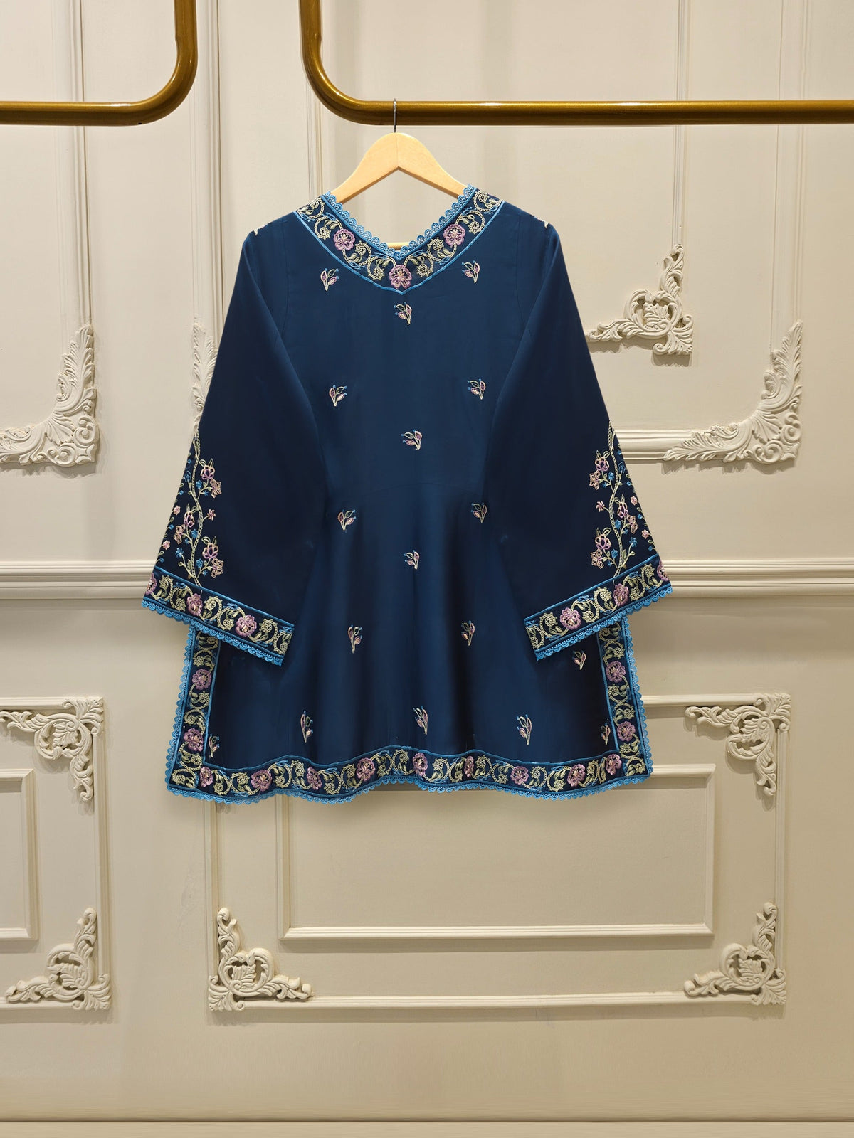 3 Piece- Pure Sheesha Silk Embroidered Suit S115078