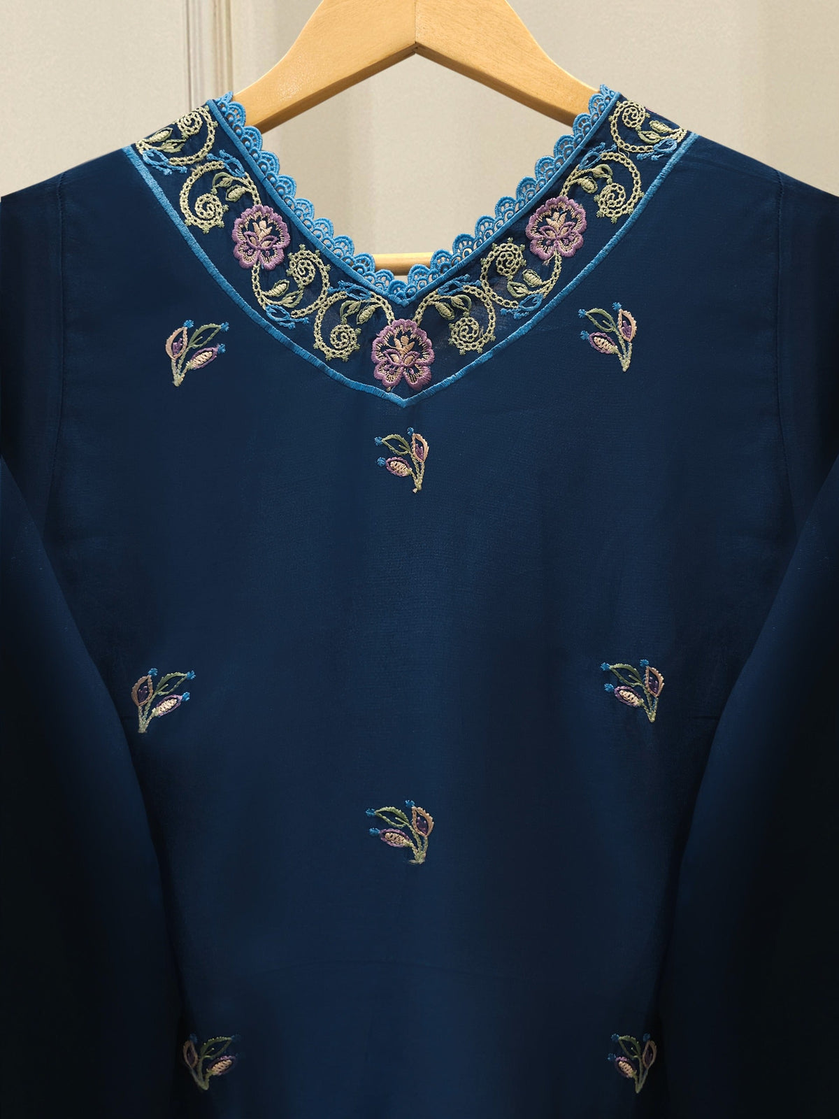 3 Piece- Pure Sheesha Silk Embroidered Suit S115078