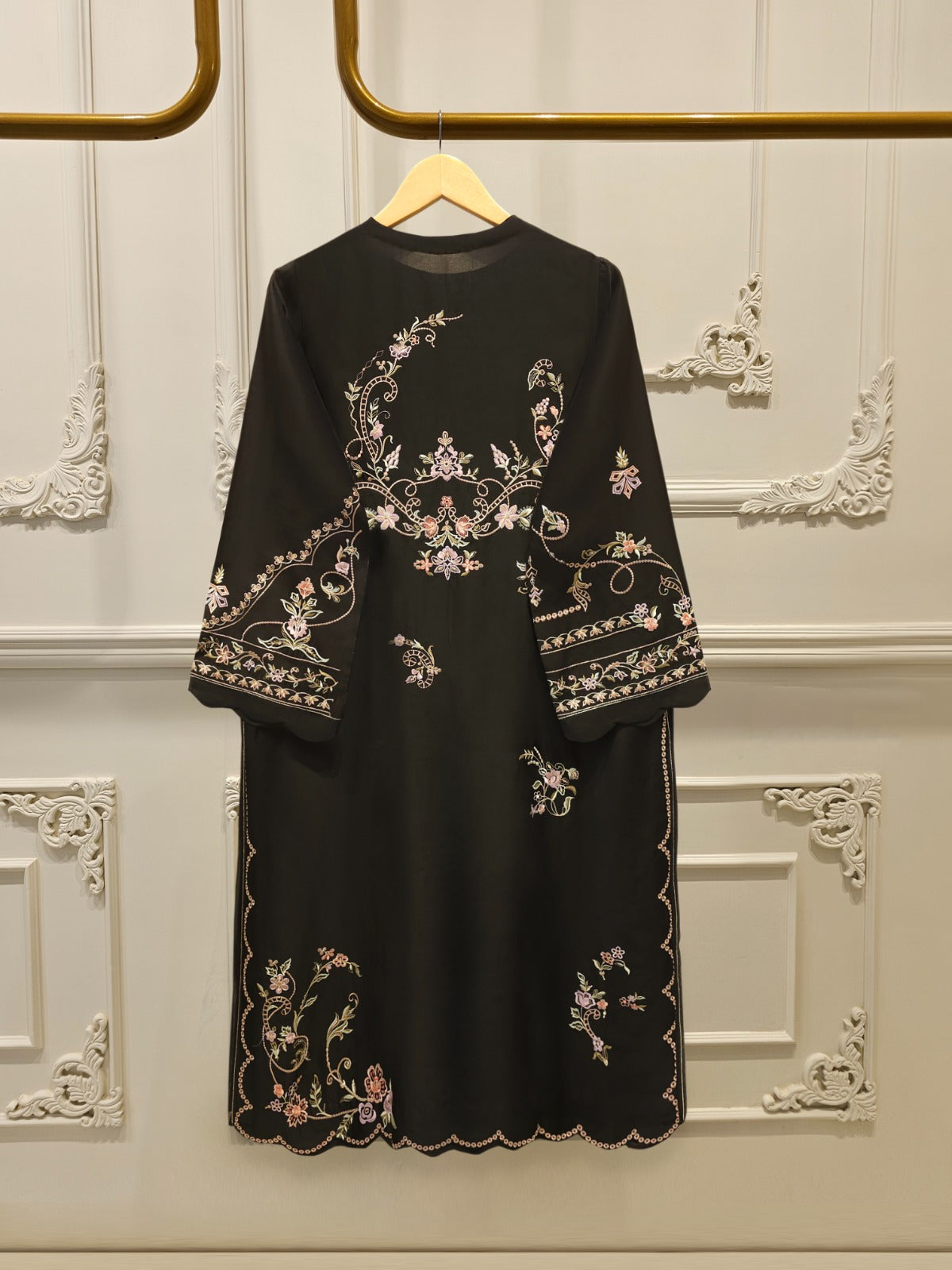 3 Piece- Pure Sheesha Silk Embroidered Suit S115087