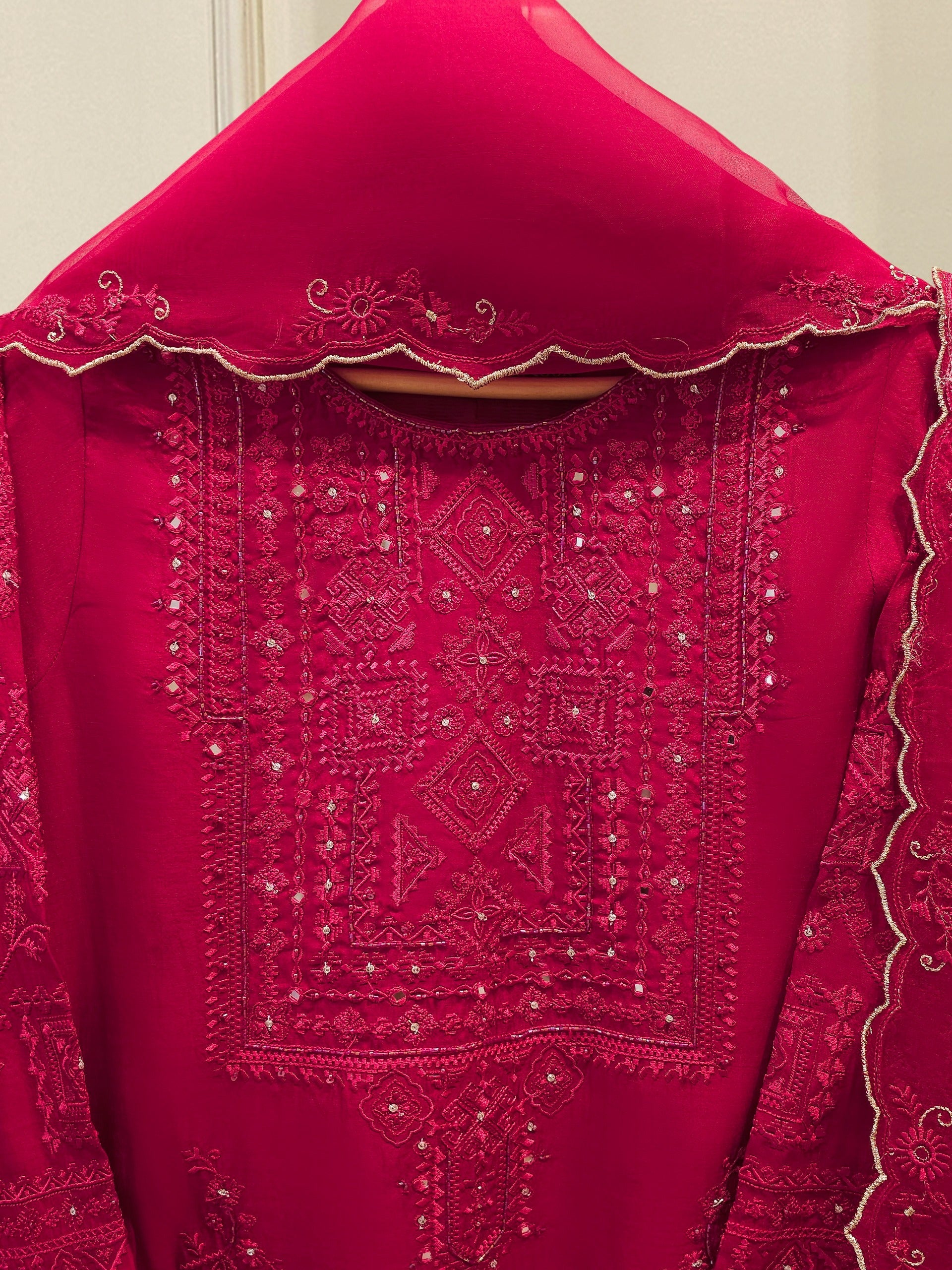 3 Piece - Pure Khaddi Silk Embroidered Suit S115156