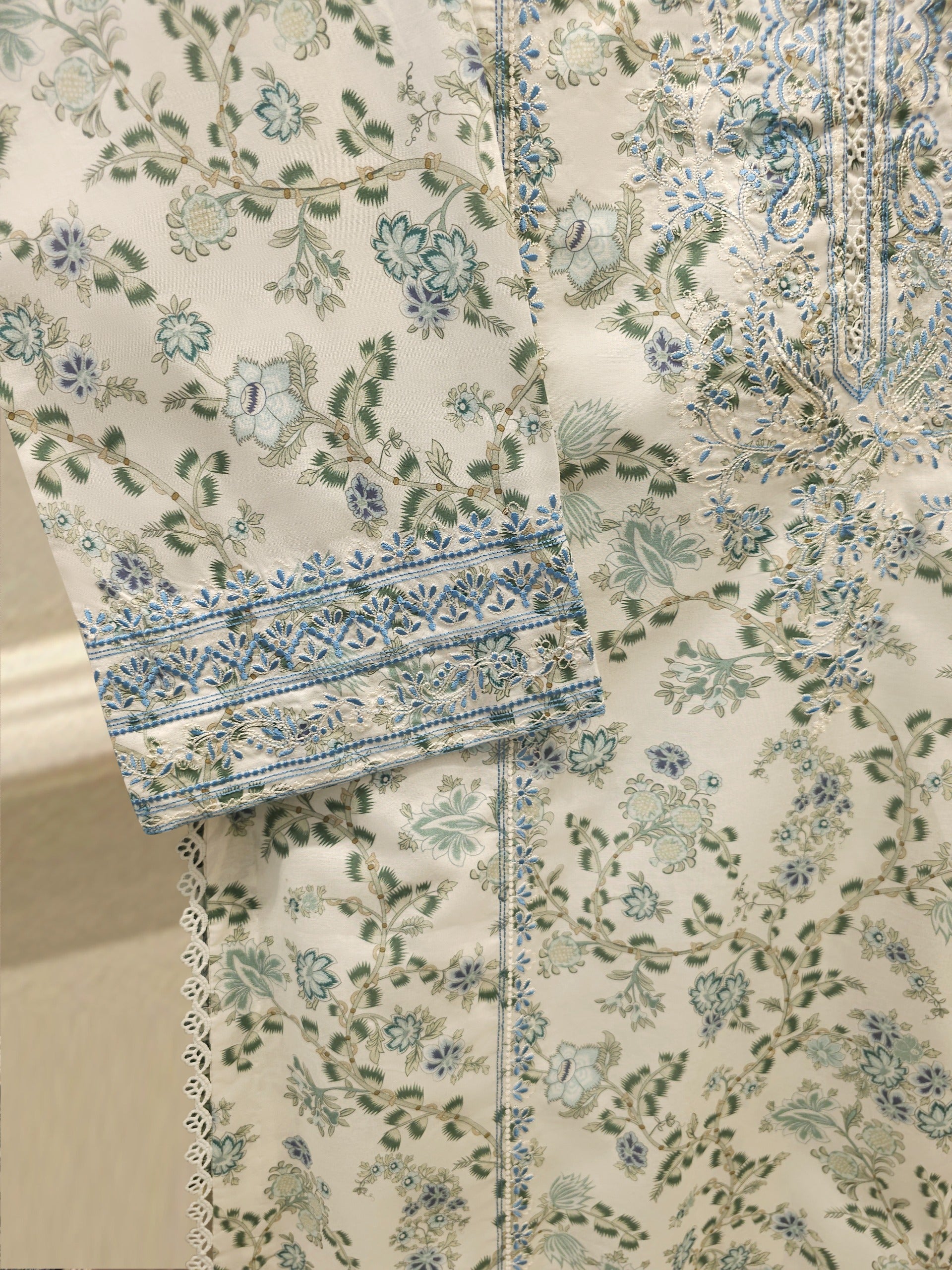 3 Piece - Embroidered Lawn Suit S115223