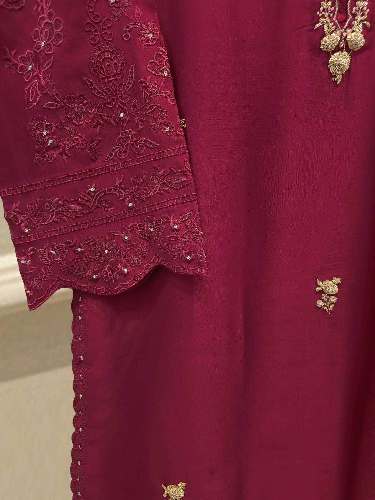 3 Piece- Pure Sheesha Silk Embroidered Suit S115228