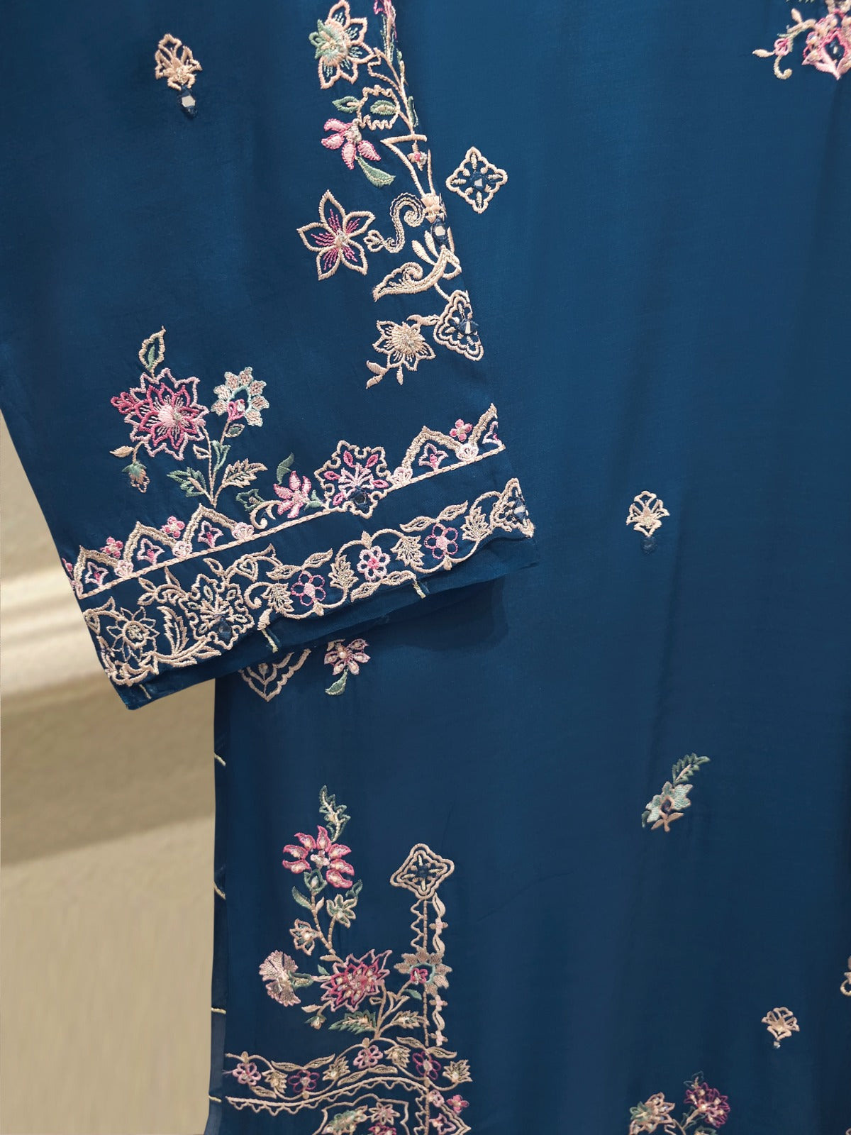 3 Piece - Pure Khaddi Silk Embroidered Suit S115237