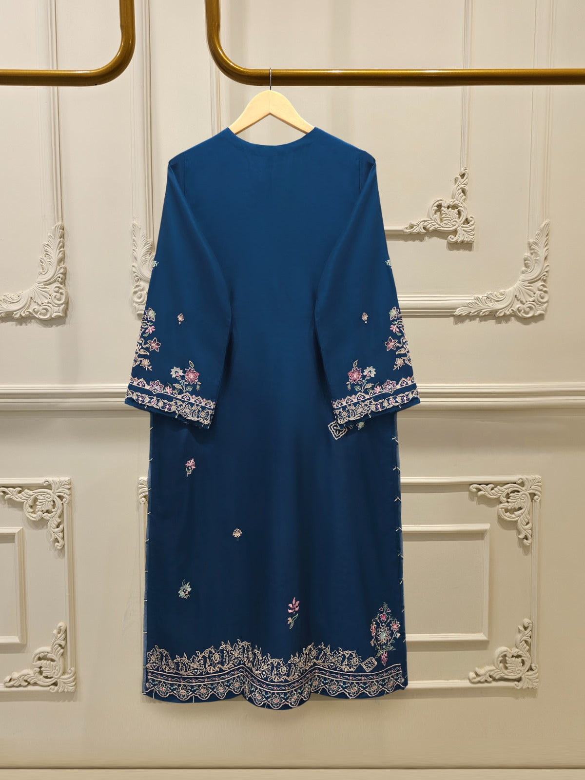 3 Piece - Pure Khaddi Silk Embroidered Suit S115237