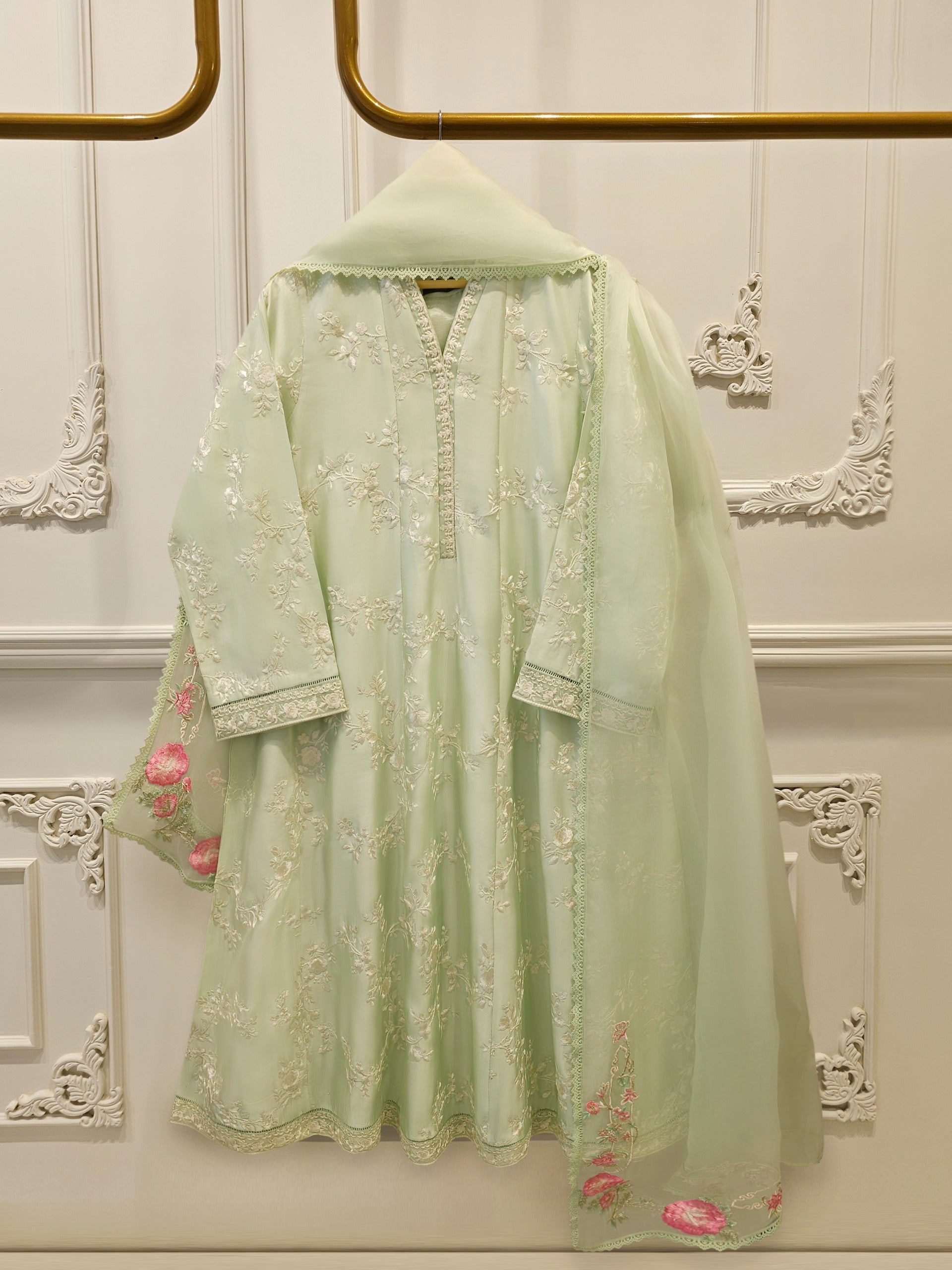 3 Piece- Pure Sheesha Silk Embroidered Suit S115344