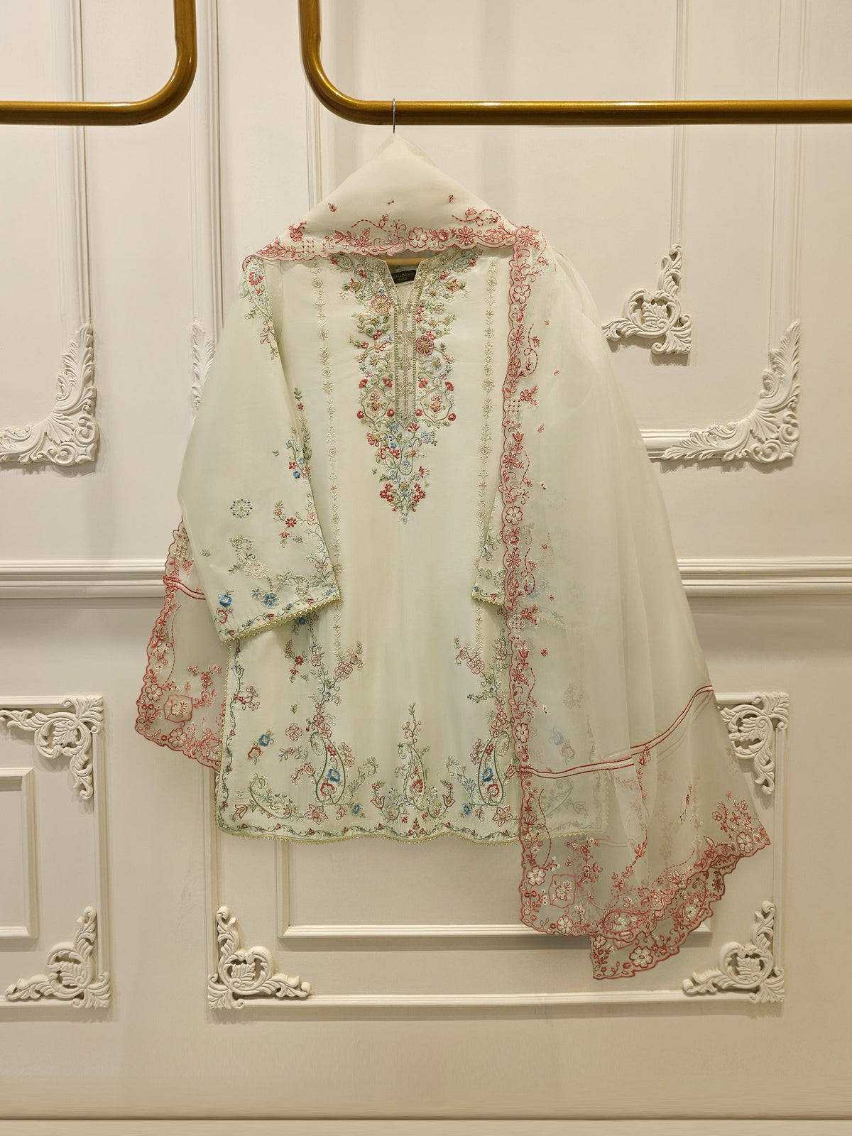 3 Piece- Pure Sheesha Silk Embroidered Suit S115407