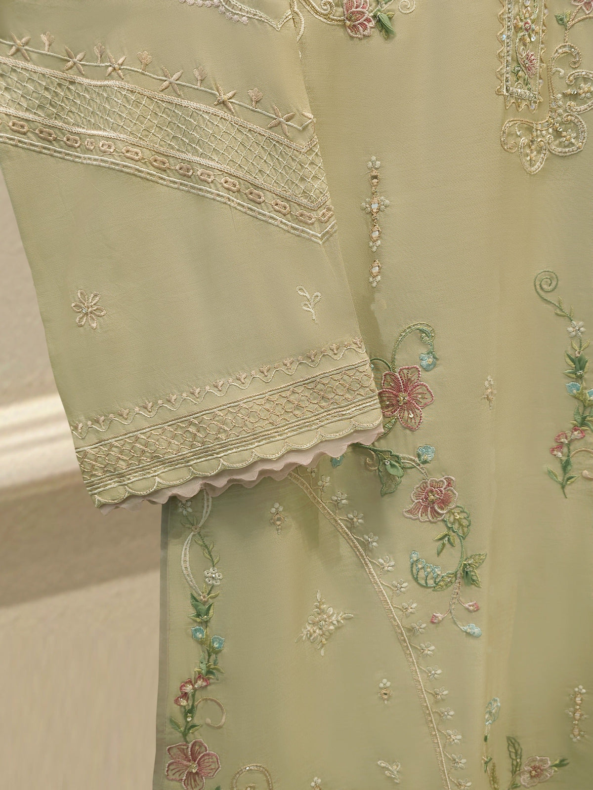 3 Piece - Pure Khaddi Silk Embroidered Suit S115427