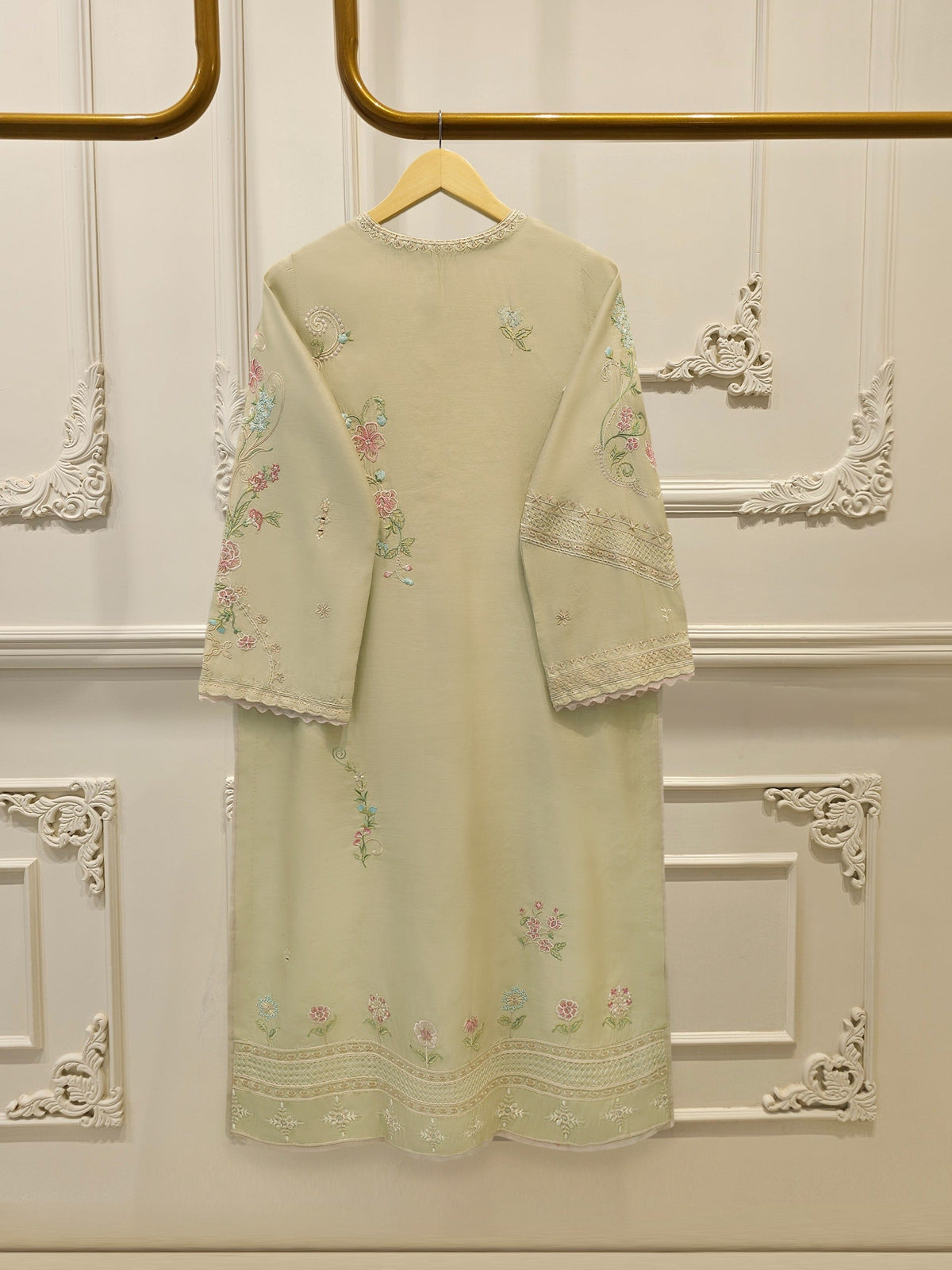 3 Piece - Pure Khaddi Silk Embroidered Suit S115427