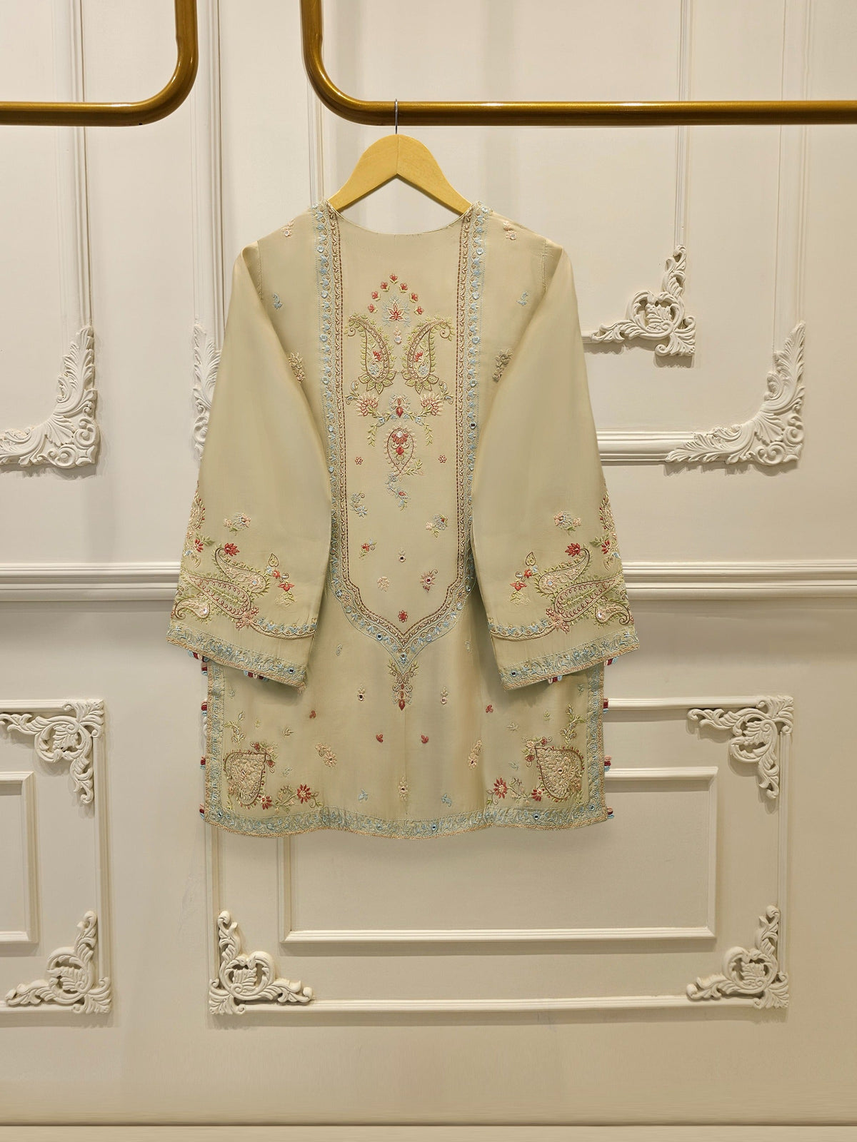 3 Piece- Pure Sheesha Silk Embroidered Suit S115416
