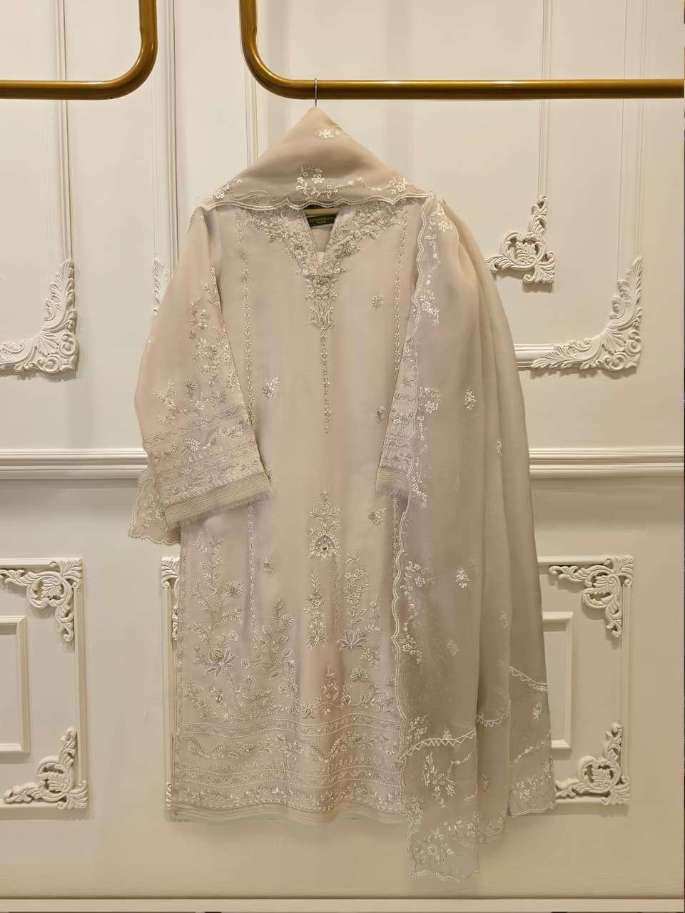 3 Piece- Pure Sheesha Silk Embroidered Suit S115658
