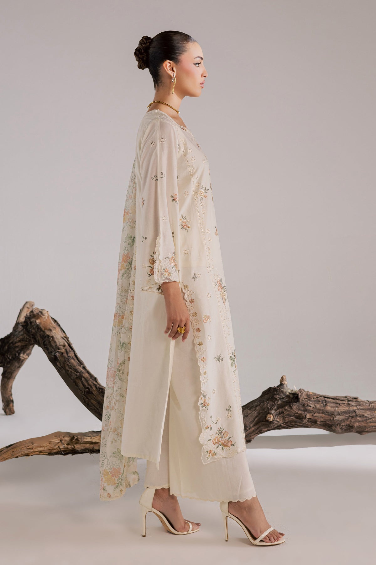White Zoe 3Pc - Luxury Embroidered Lawn