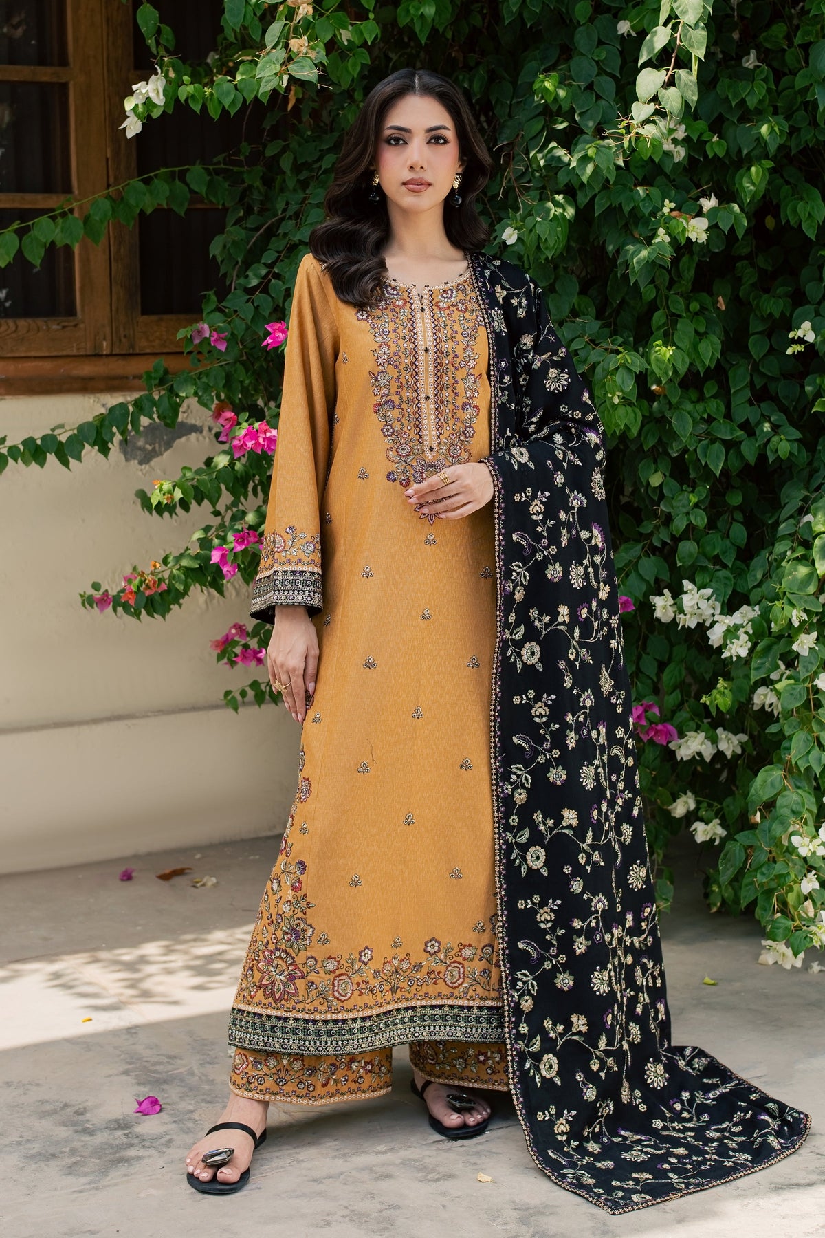 Zaar 3Pc - Embroidered Karandi Pret
