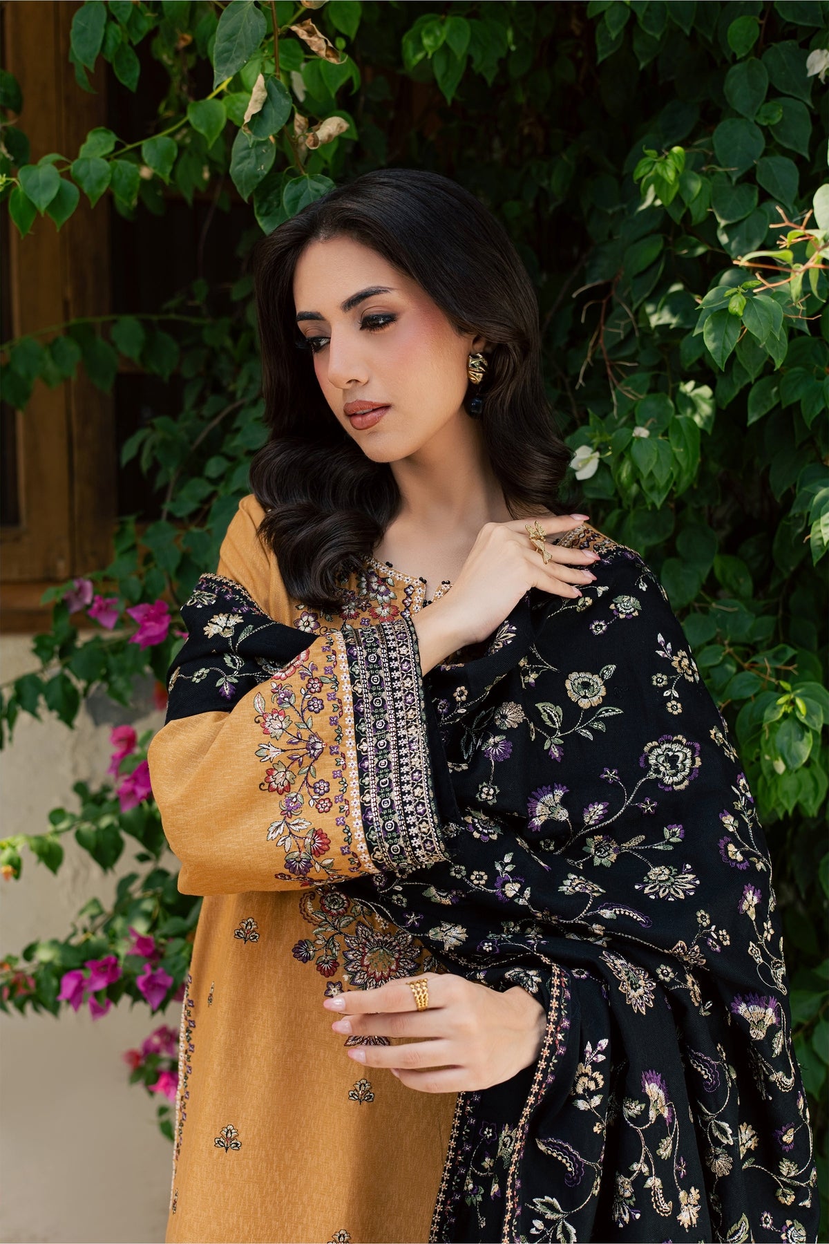Zaar 3Pc - Embroidered Karandi Pret