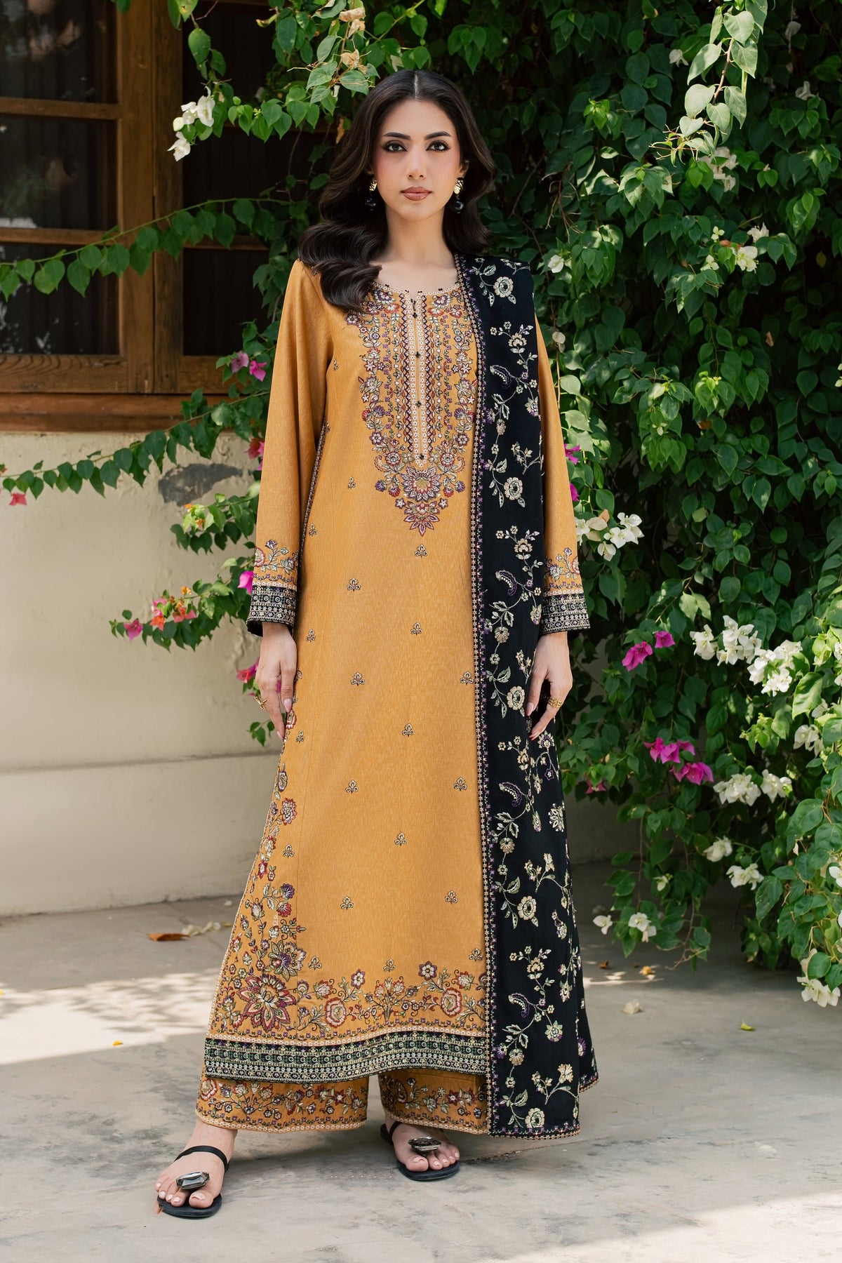 Zaar 3Pc - Embroidered Karandi Pret
