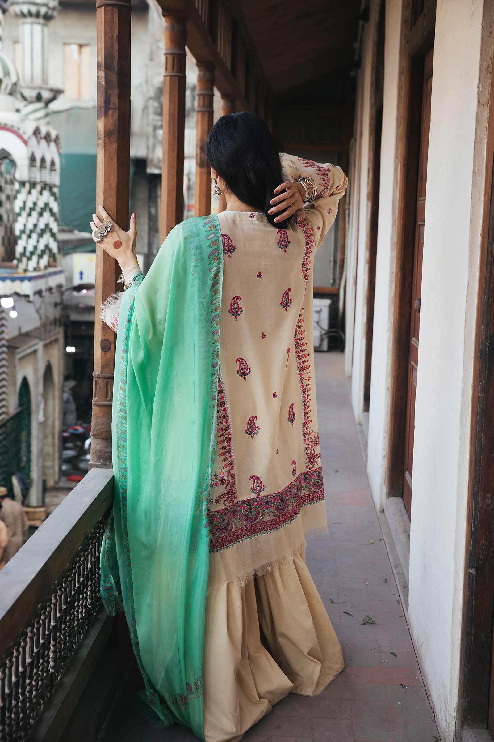 https://cdn.shopify.com/s/files/1/0340/8376/6405/products/Ziya-Af.jpg?v=1647784691