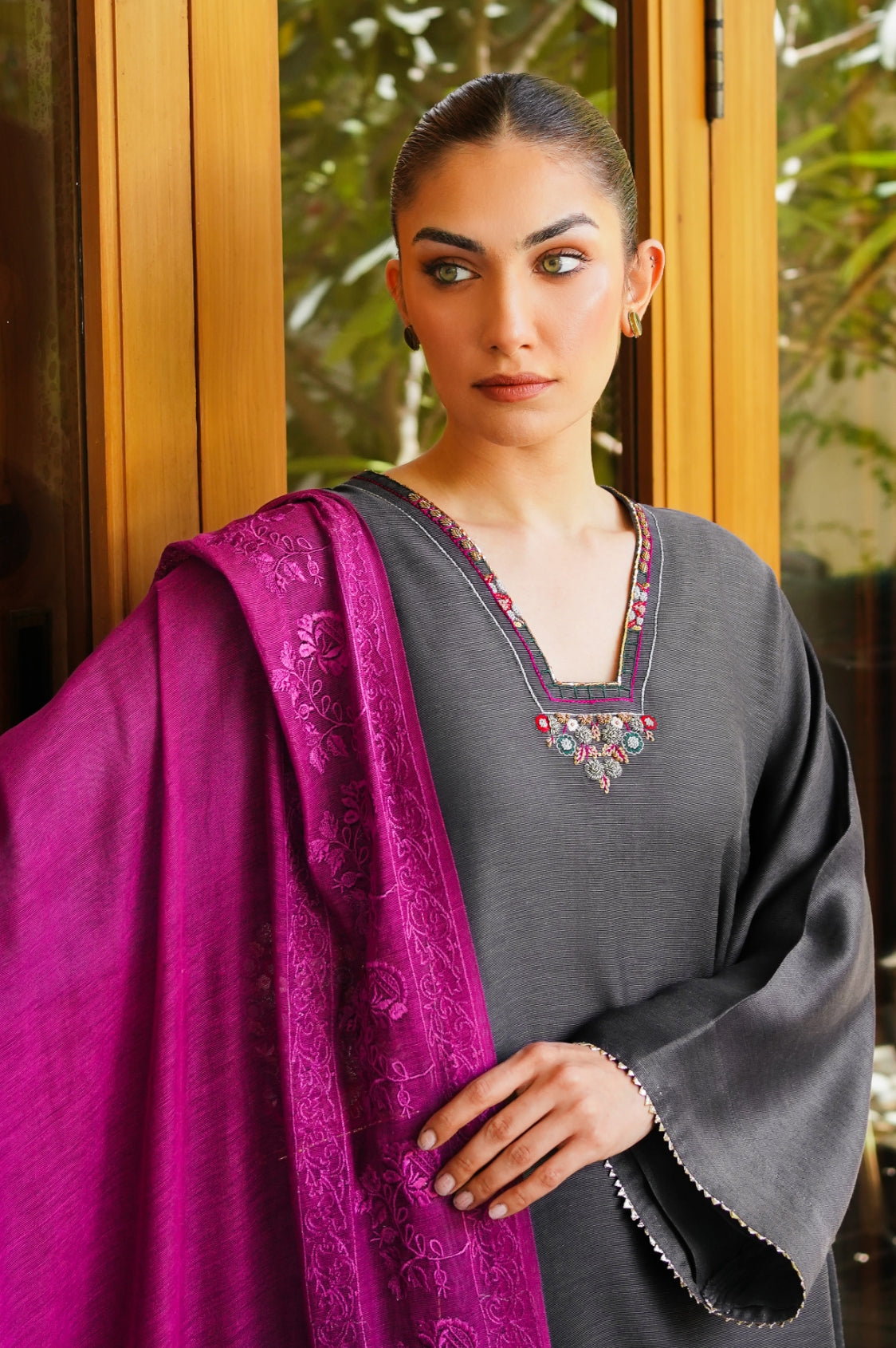 https://cdn.shopify.com/s/files/1/0593/6516/3148/files/Zohra-Grey3_2x_ba4f3f08-6c9b-4823-8fe2-07708e617270.jpg?v=1709110844