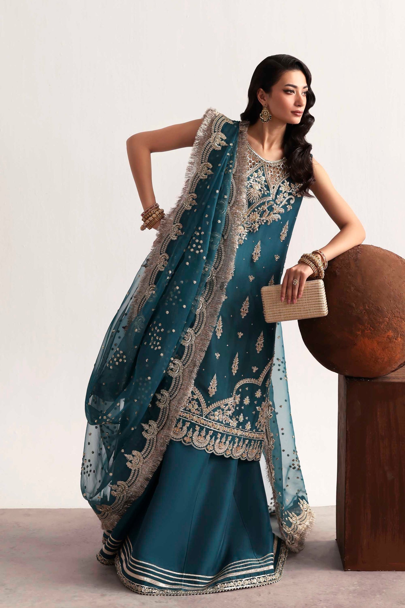 Akbar Aslam – Teal Style