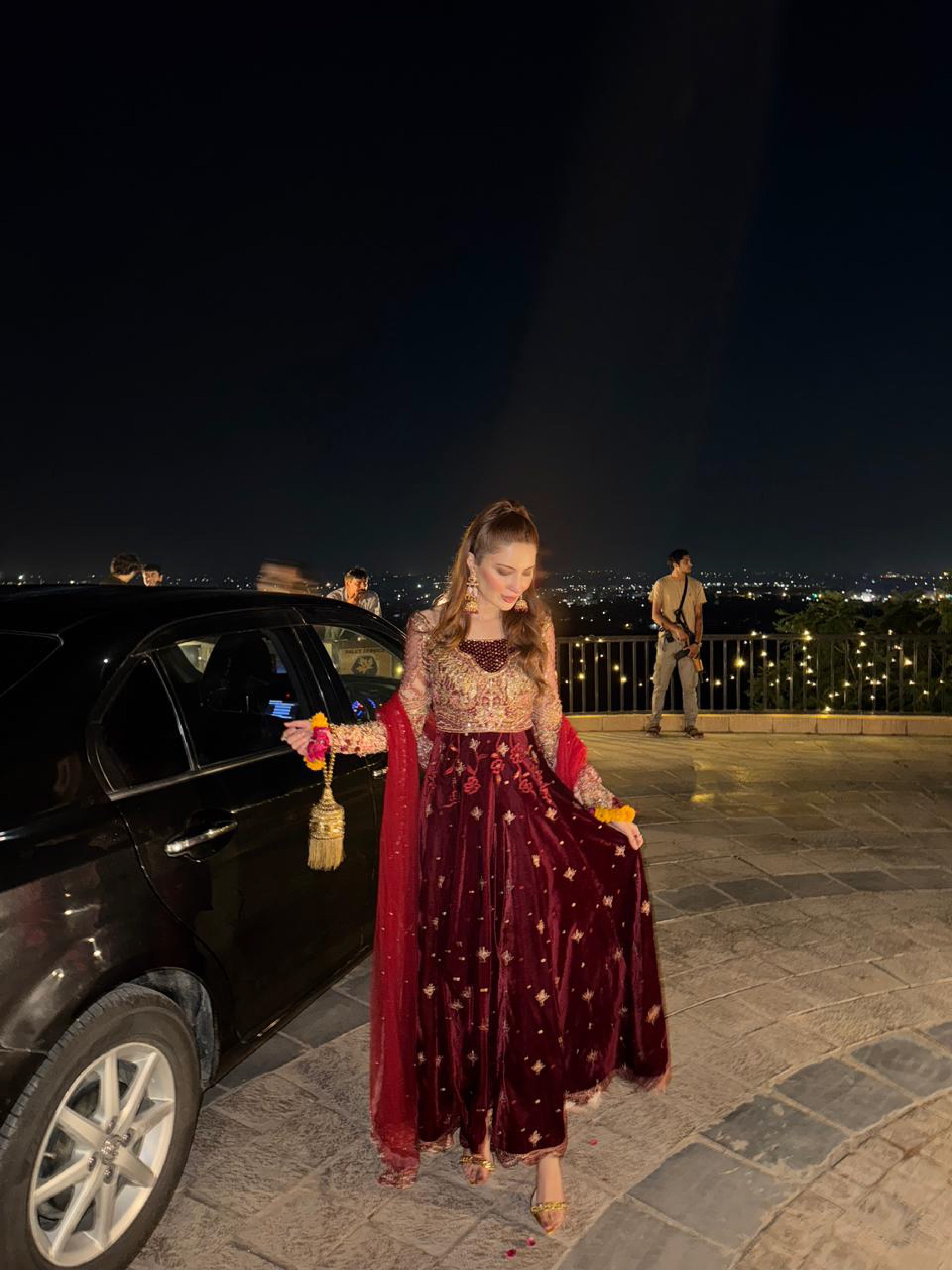 https://cdn.shopify.com/s/files/1/0523/4327/5696/files/amie-velvet-maroon-dress-mysie-7.jpg?v=1761225521