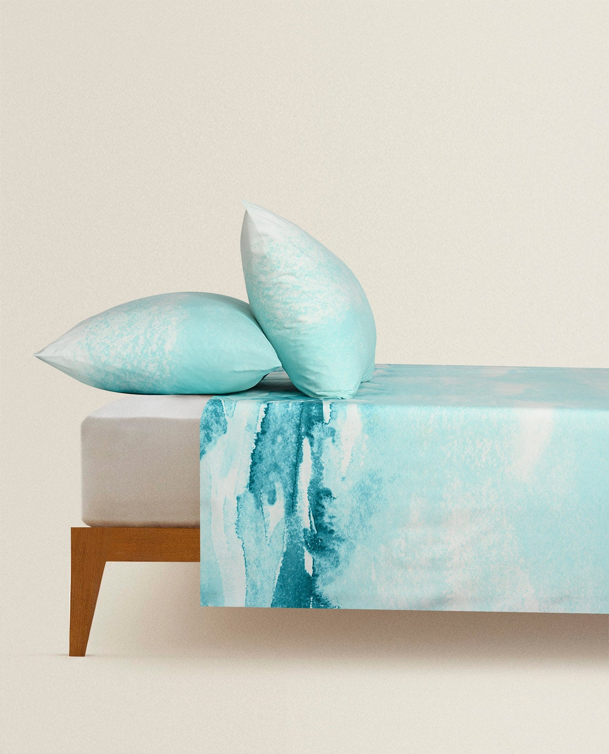 https://cdn.shopify.com/s/files/1/0706/3253/8159/files/aqua_ombre_sheetset_003.jpg?v=1758373468