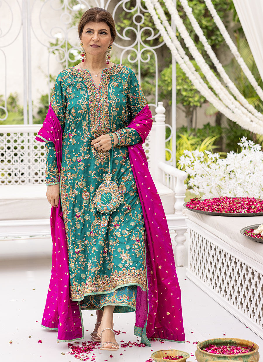 Farah Talib Aziz – Avisa Emerald Style