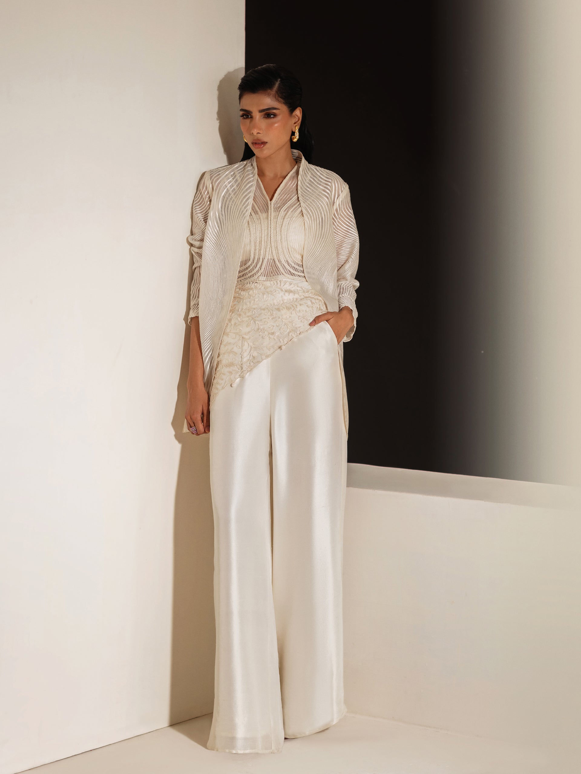 https://cdn.shopify.com/s/files/1/0768/4872/6205/files/azure-ivory-5.jpg?v=1778312303