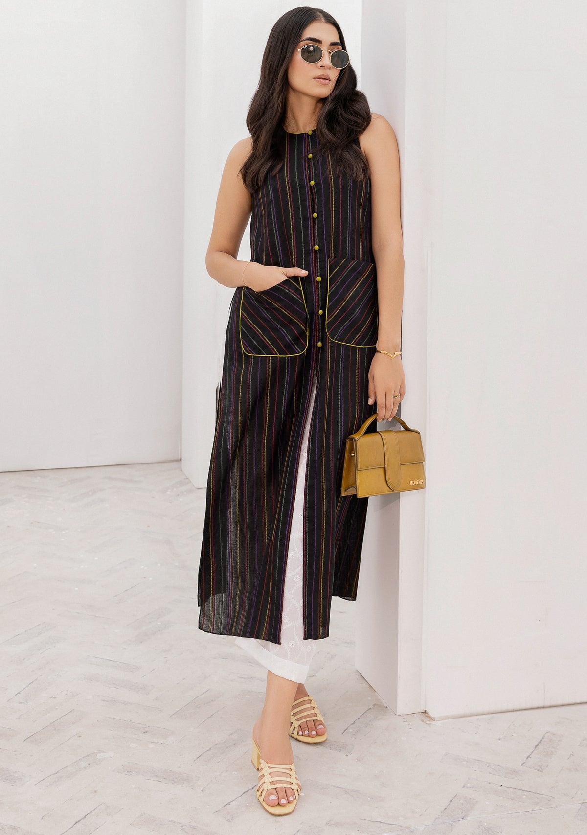 https://cdn.shopify.com/s/files/1/0524/2070/6504/files/black1_1b82454f-d40e-41dc-9654-091debb24e28.jpg?v=1752232734