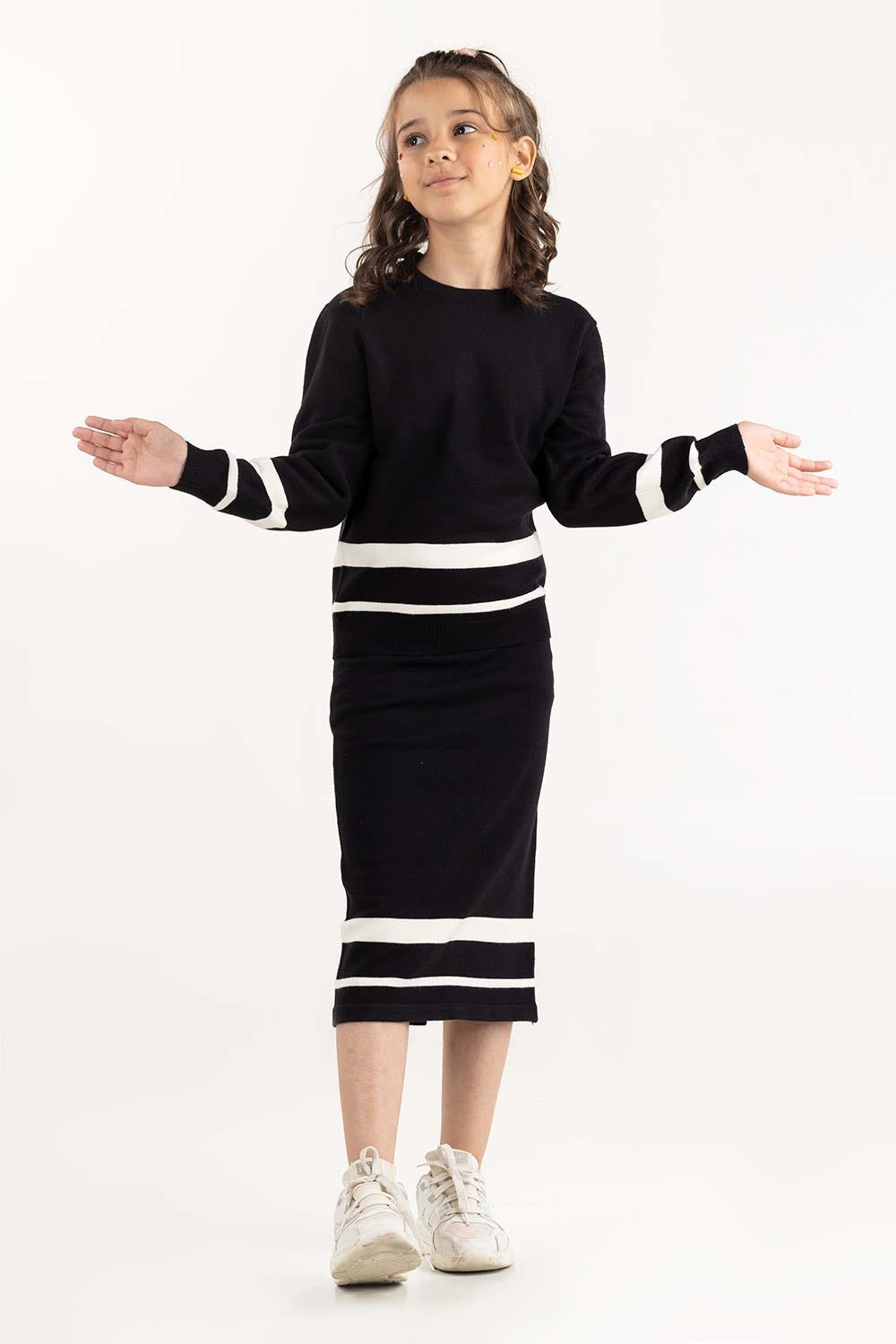 Junior Girl Black Striped Knit Sweater