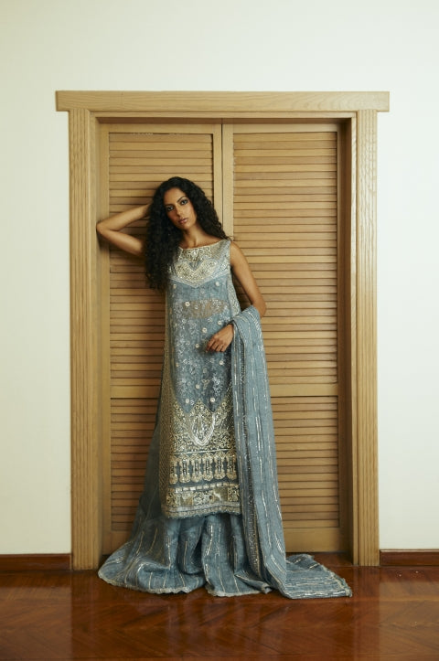 https://cdn.shopify.com/s/files/1/0593/6516/3148/files/bluelondon1.jpg?v=1701369358