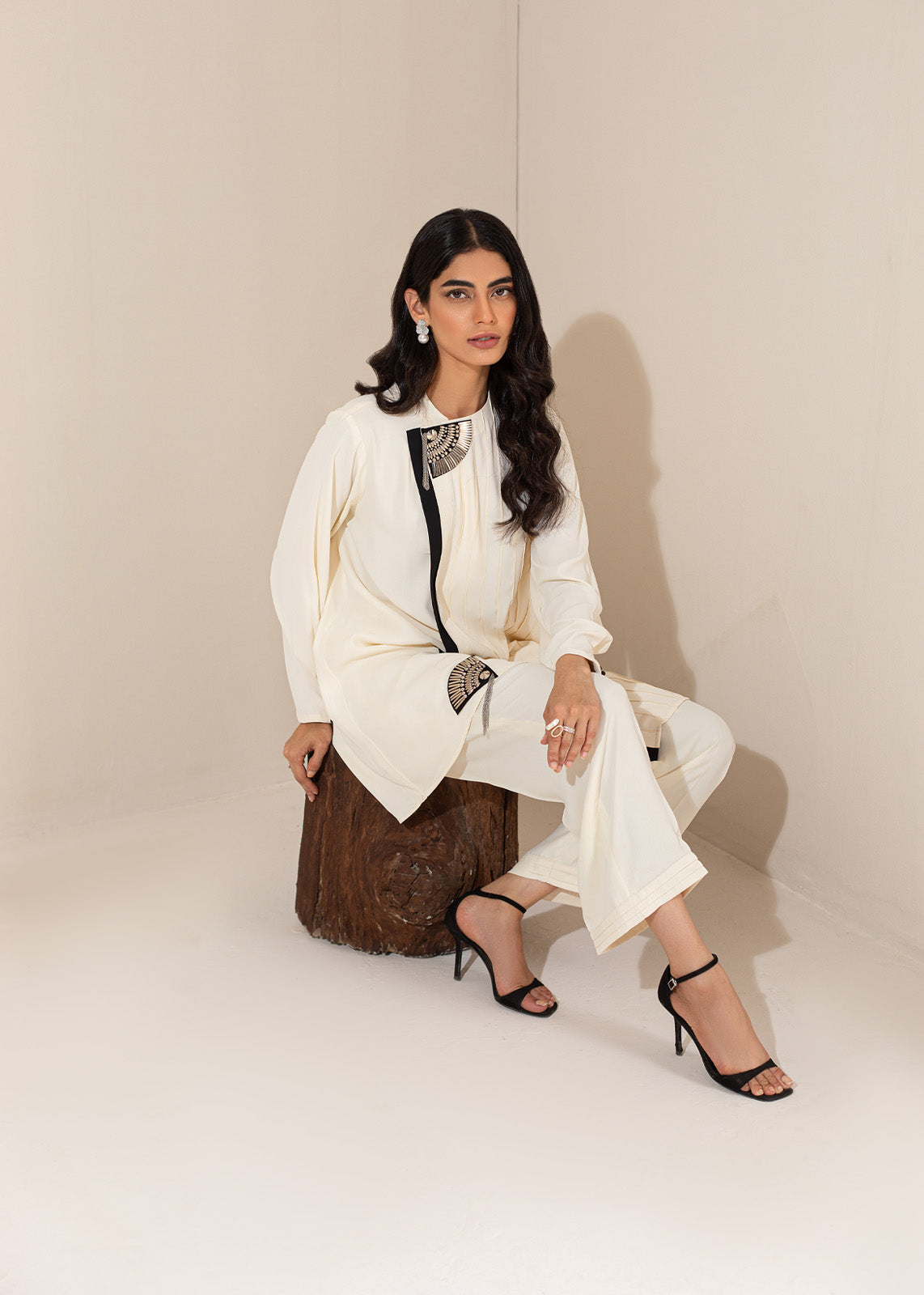 https://cdn.shopify.com/s/files/1/0412/9311/9639/products/bree4.jpg?v=1755496412