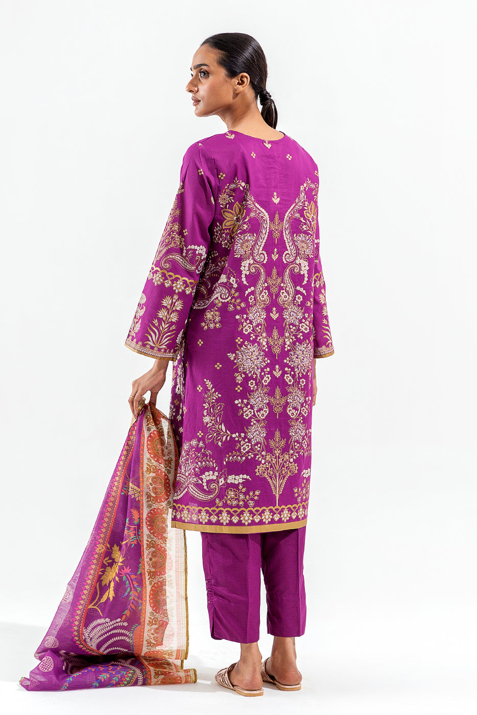 3 PIECE EMBROIDERED LAWN SUIT (LUXURY PRET)