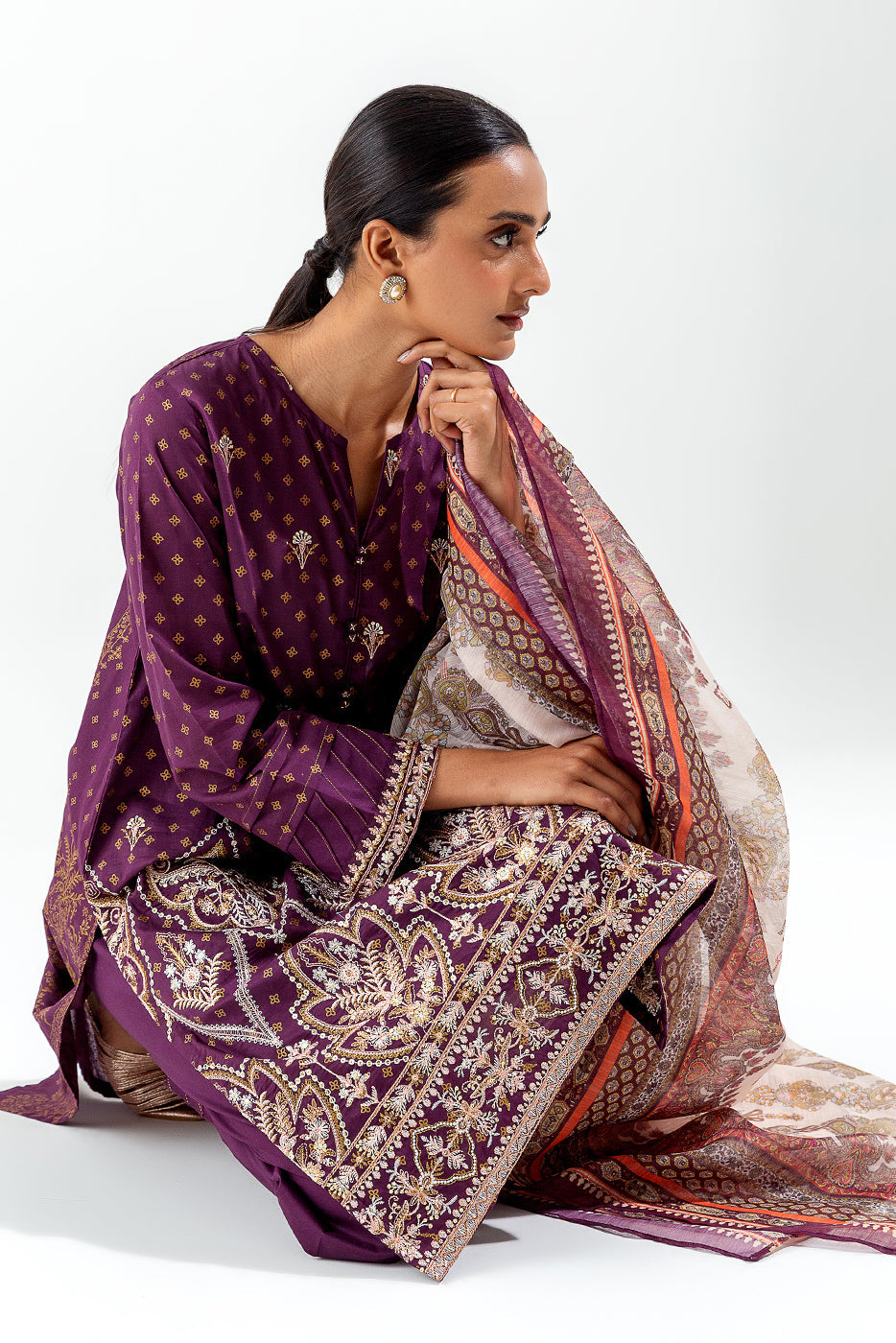 3 PIECE EMBROIDERED LAWN SUIT (LUXURY PRET)