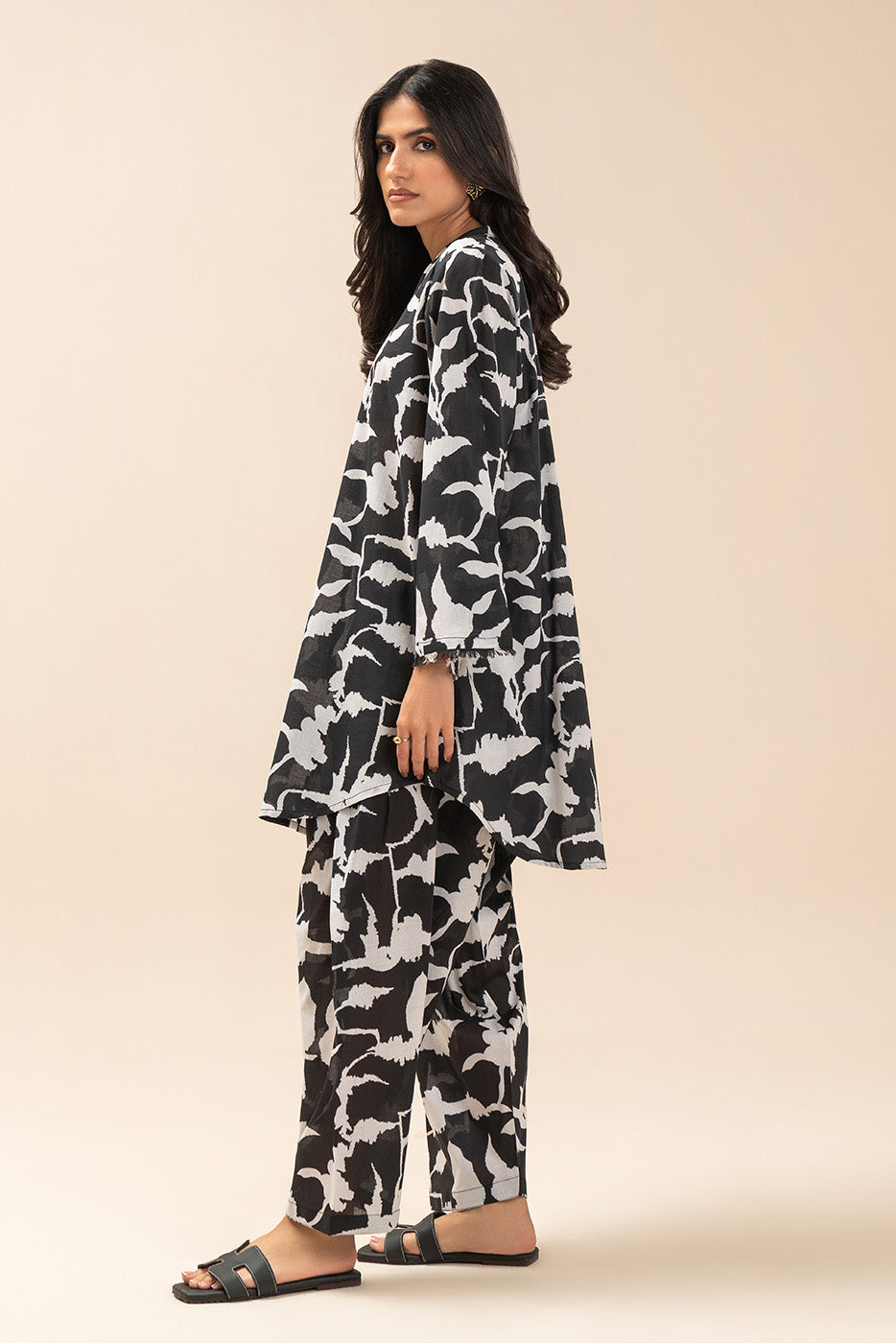 2 PIECE PRINTED LAWN SUIT (PRET)