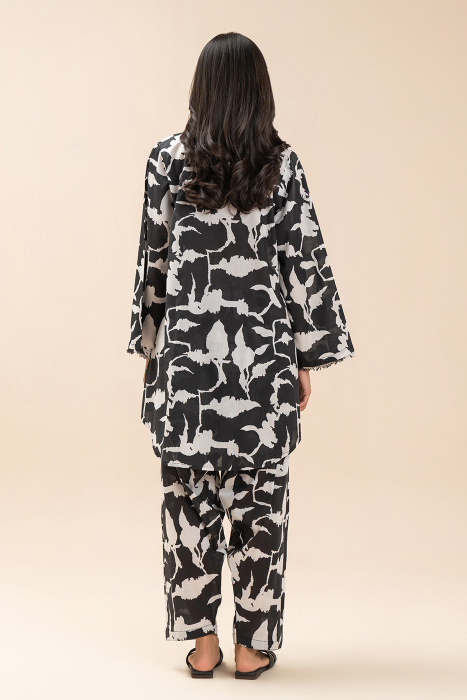 2 PIECE PRINTED LAWN SUIT (PRET)