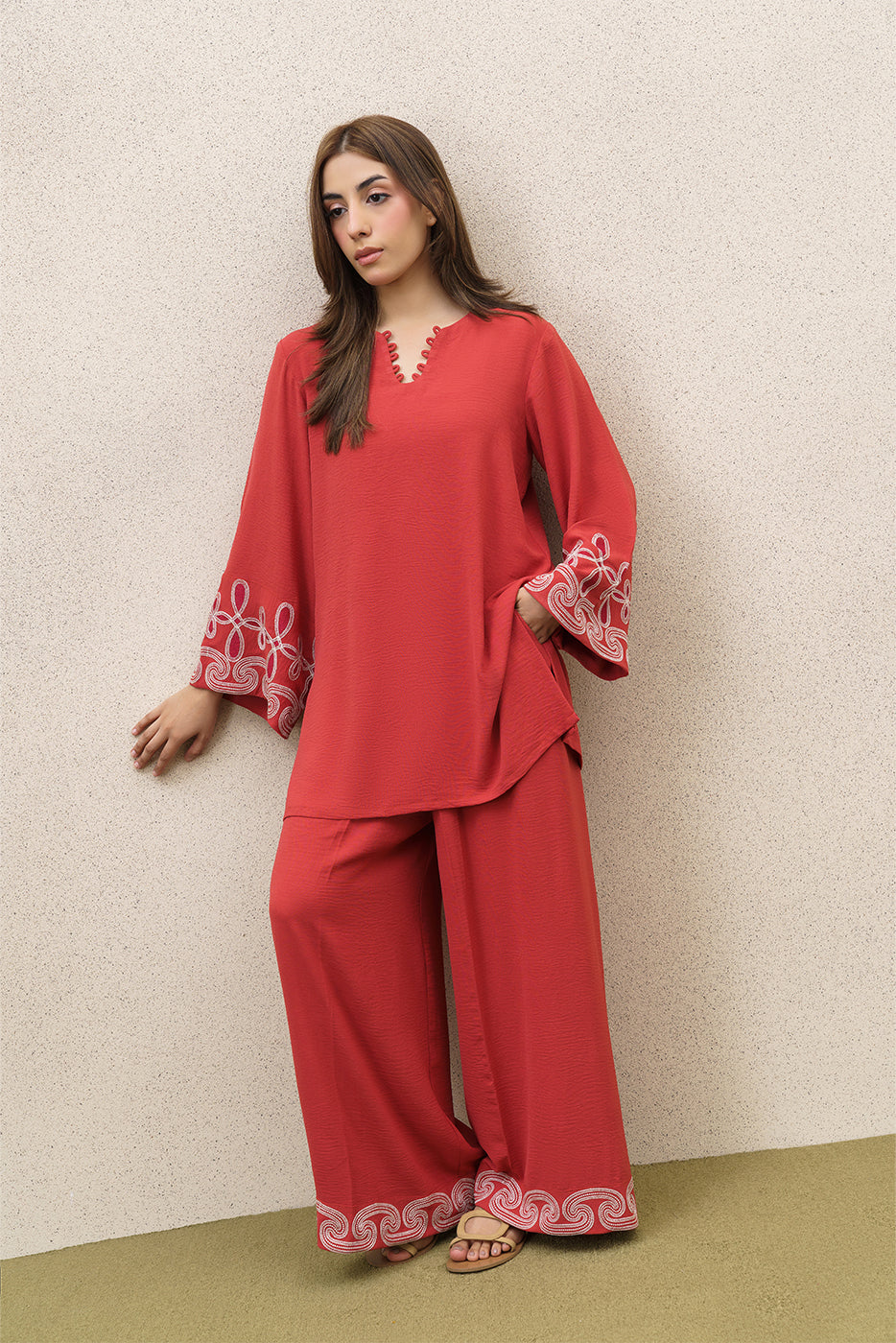 EMBROIDERED POLY CREPE DRESS (FLOW)