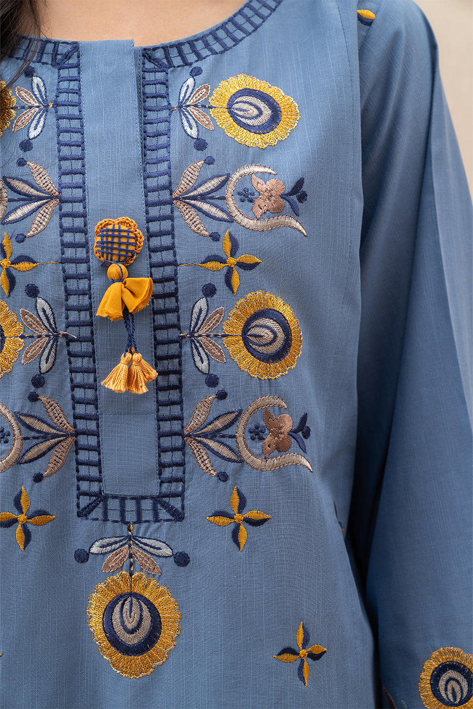 EMBROIDERED SLUB SHIRT (PRET)