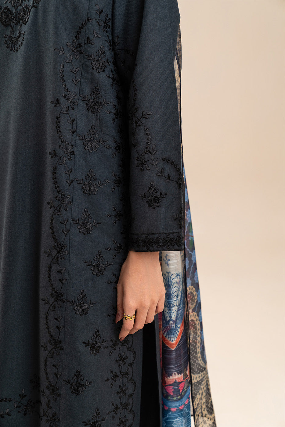 2 PIECE EMBROIDERED SLUB SUIT (PRET)