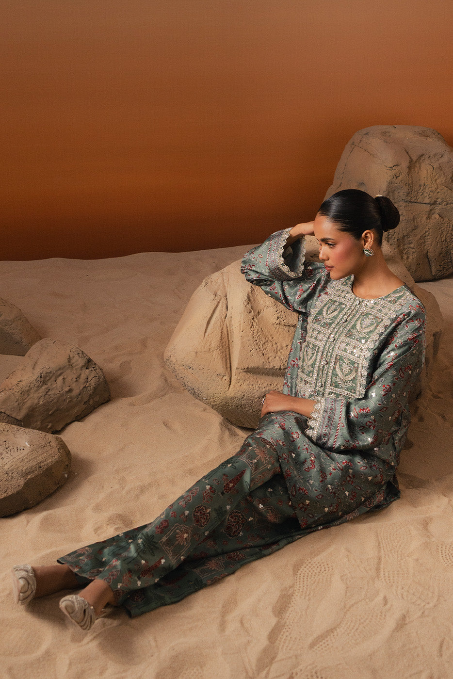 2 PIECE EMBROIDERED SHAMOZE SILK SUIT (LUXURY-PRET)