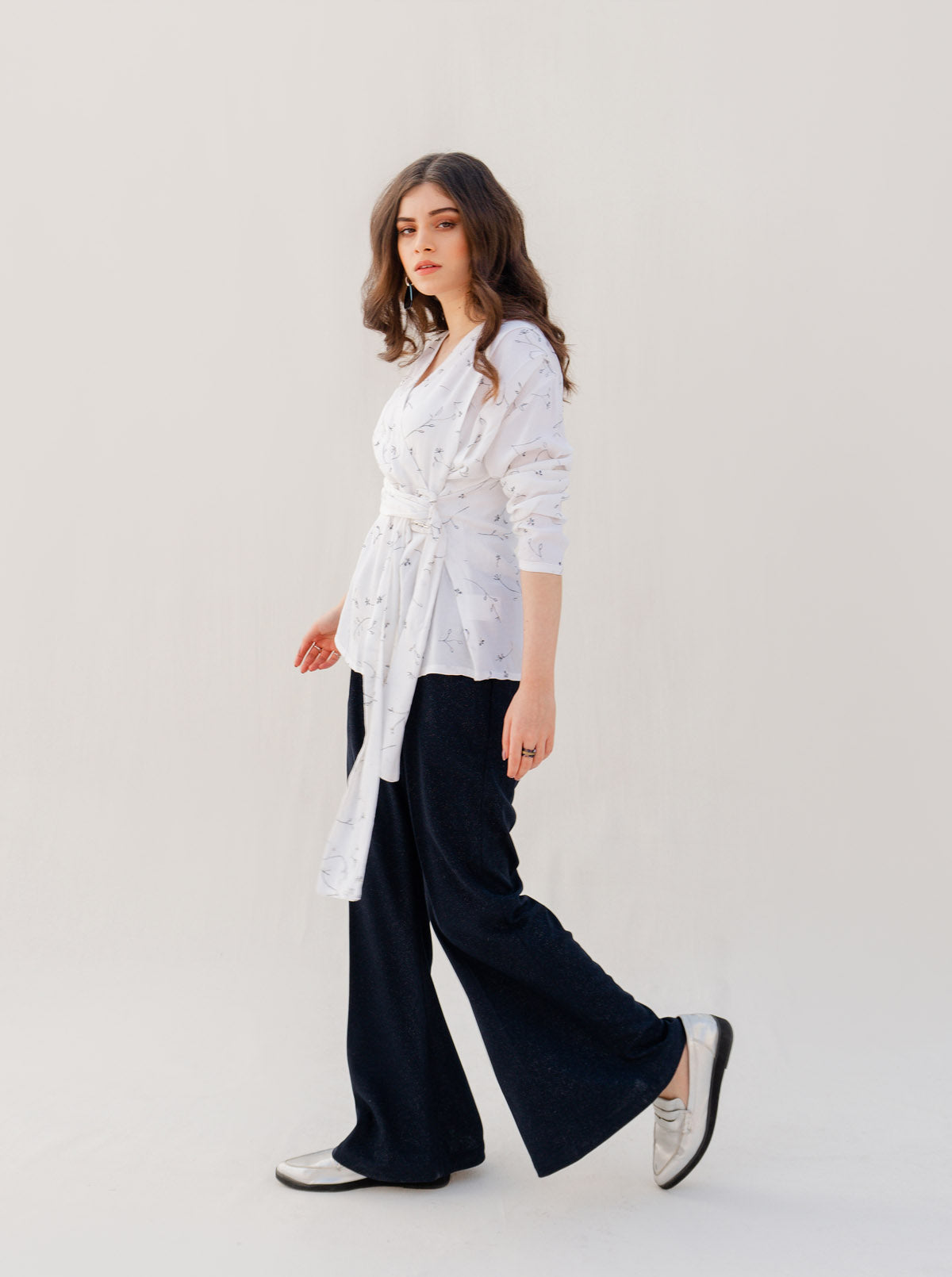 WHITE BUCKLED CREPE GEORGETTE TOP