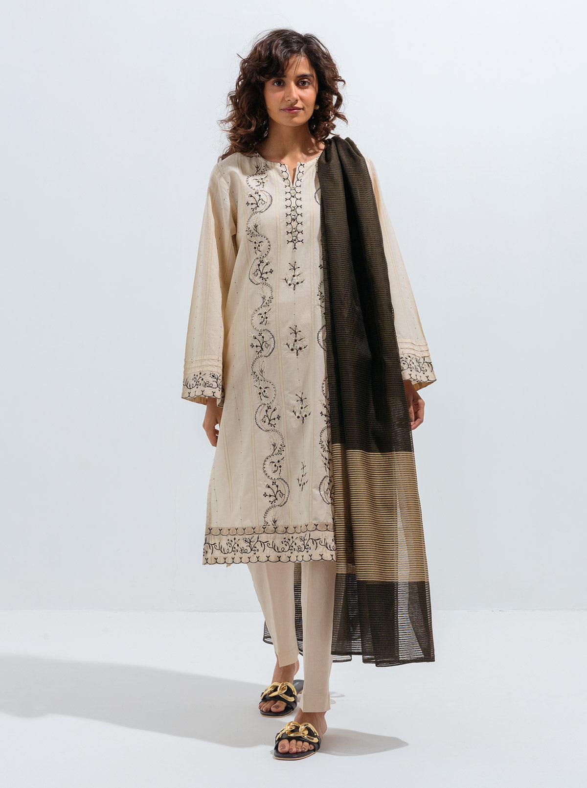2 Piece Embroidered Jacquard Suit (Luxury Pret)