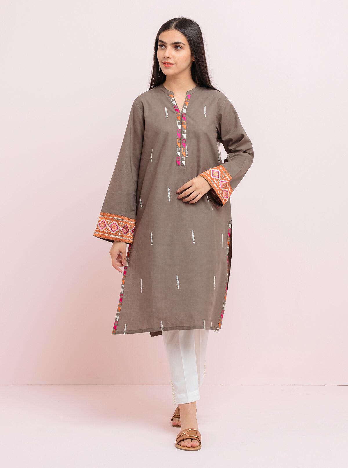IRIS WHITE LUXURY EMBROIDERED LAWN 3PCS SET - READY TO WEAR
