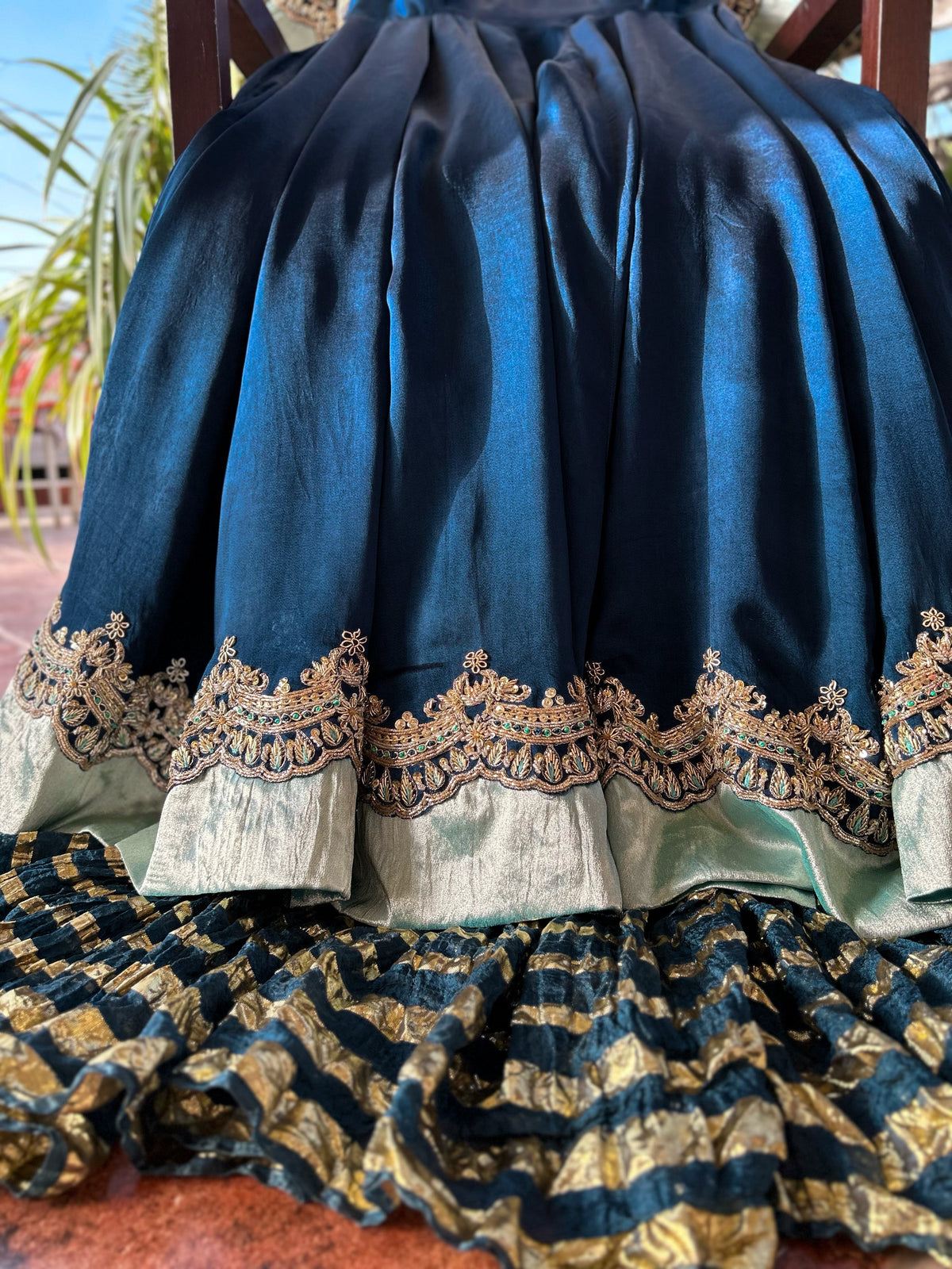 Husn- Naaz Kalidar