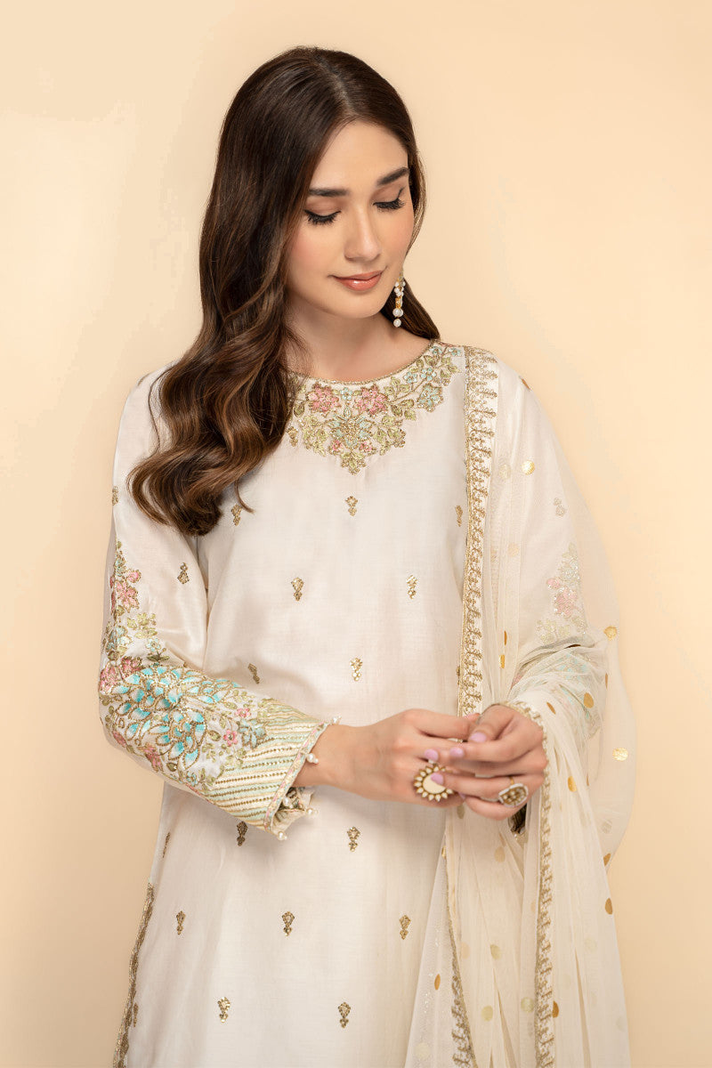 JER-W23-09-Pearl White