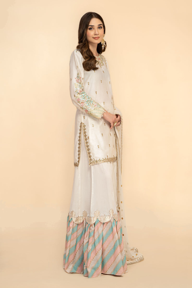 JER-W23-09-Pearl White