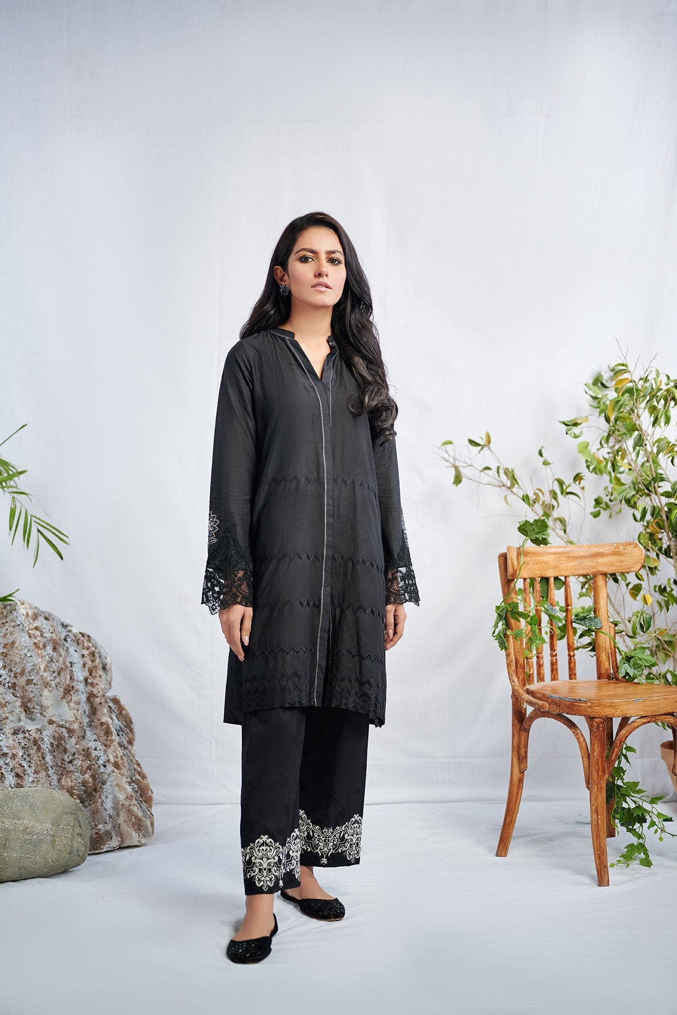 DC-0370 Black Embroidered Kurta