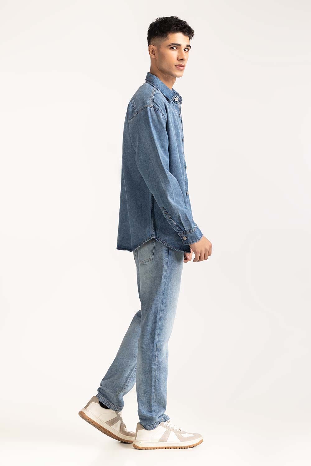 https://cdn.shopify.com/s/files/1/0706/3253/8159/files/denim_shacket_mn-dncs-ws24-003_6.jpg?v=1758455602