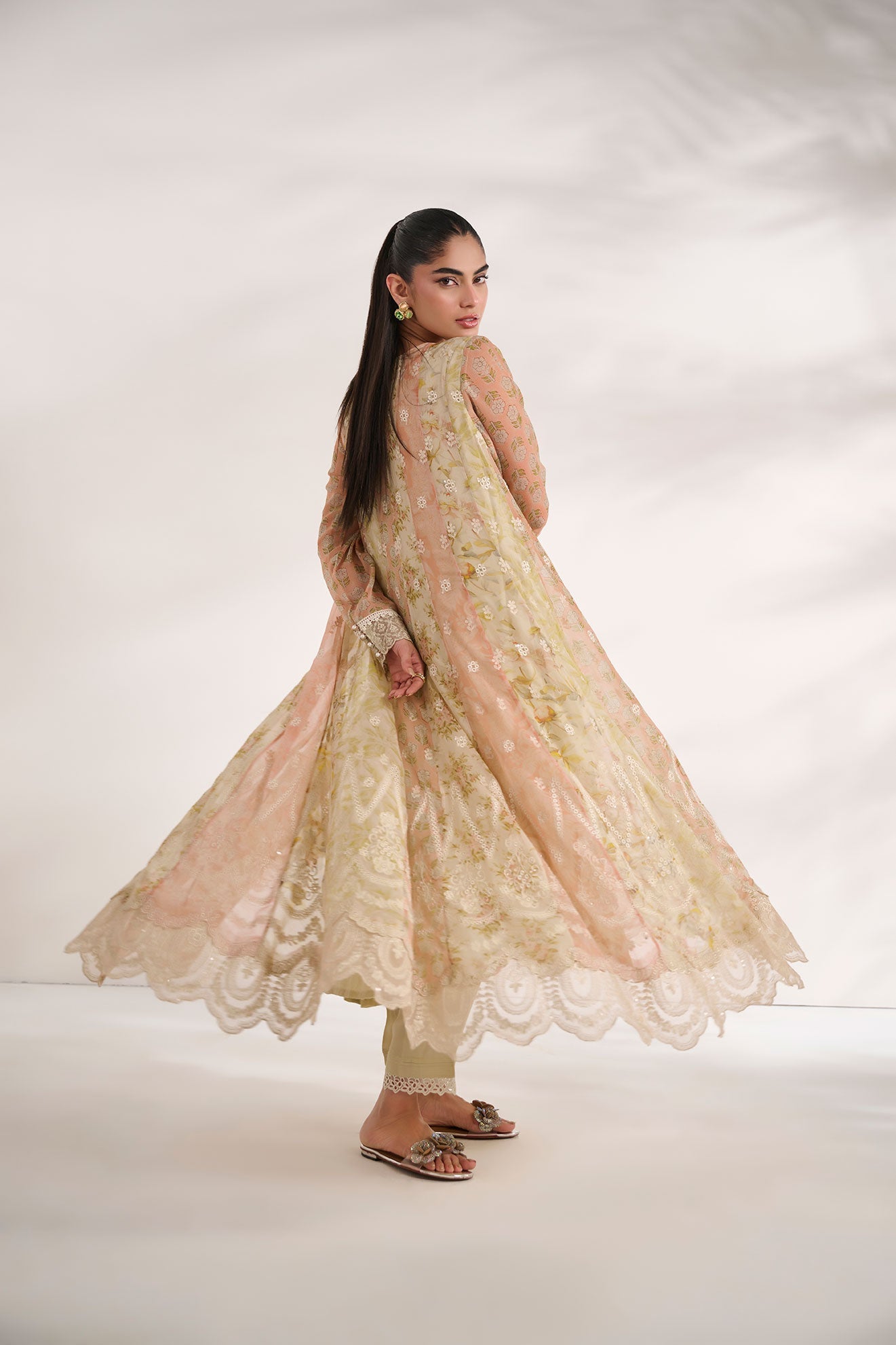 https://cdn.shopify.com/s/files/1/0587/3080/7460/files/dhanak-e-com-18-oct-2441332.jpg?v=1736486816